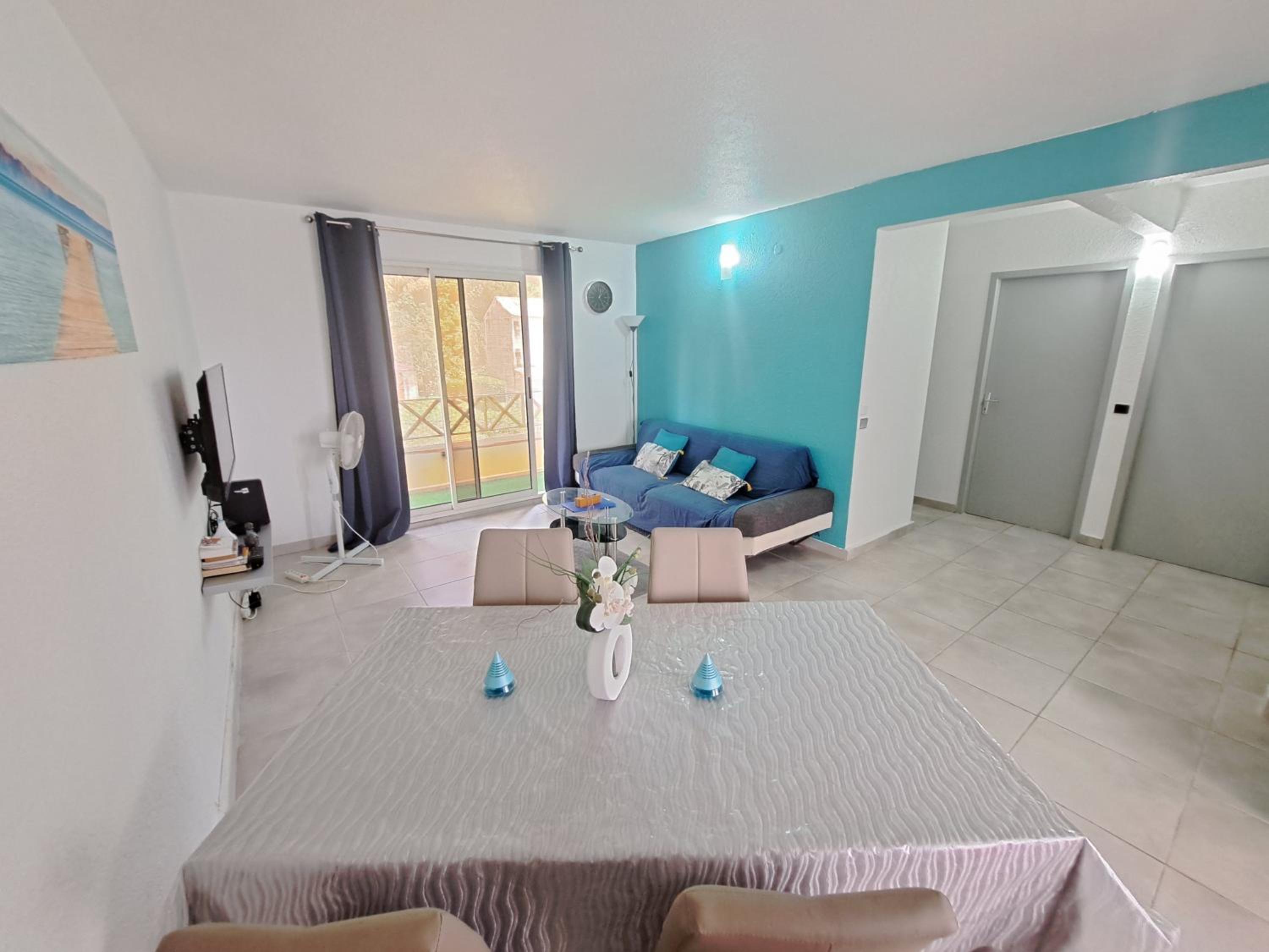Two-Bedroom Apartment - Photo 21