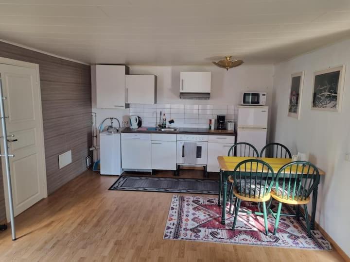 One-Bedroom House - Photo 2