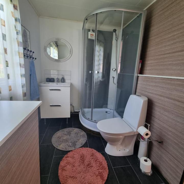 One-Bedroom House - Photo 6