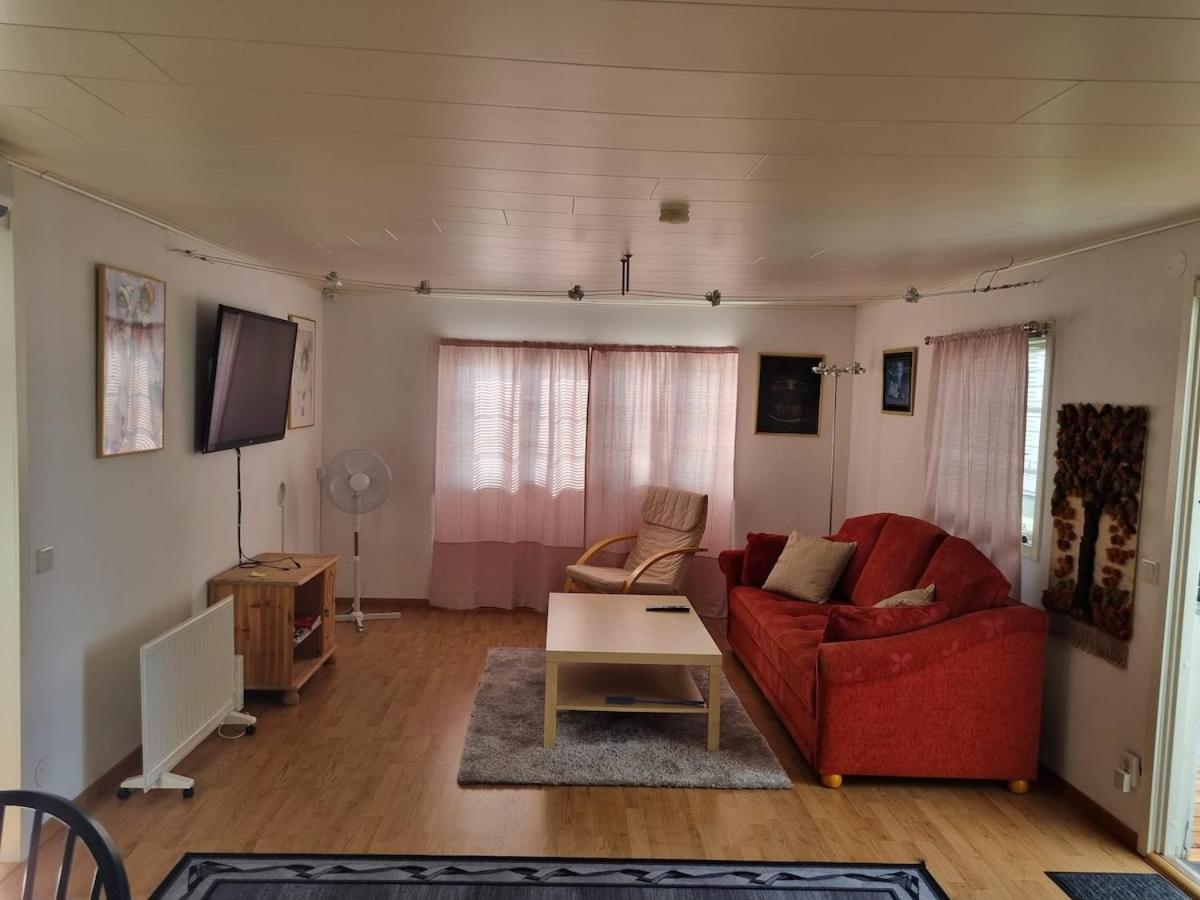 One-Bedroom House - Photo 8