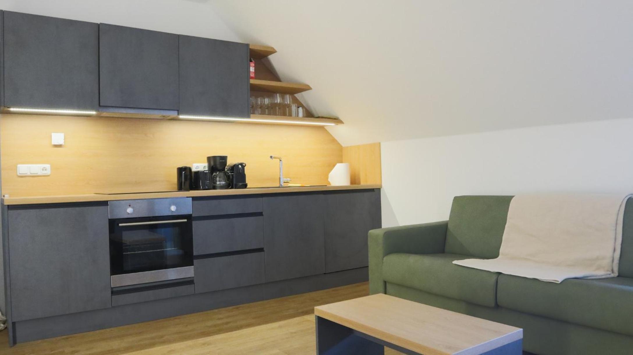 Apartment with Balcony photo 3