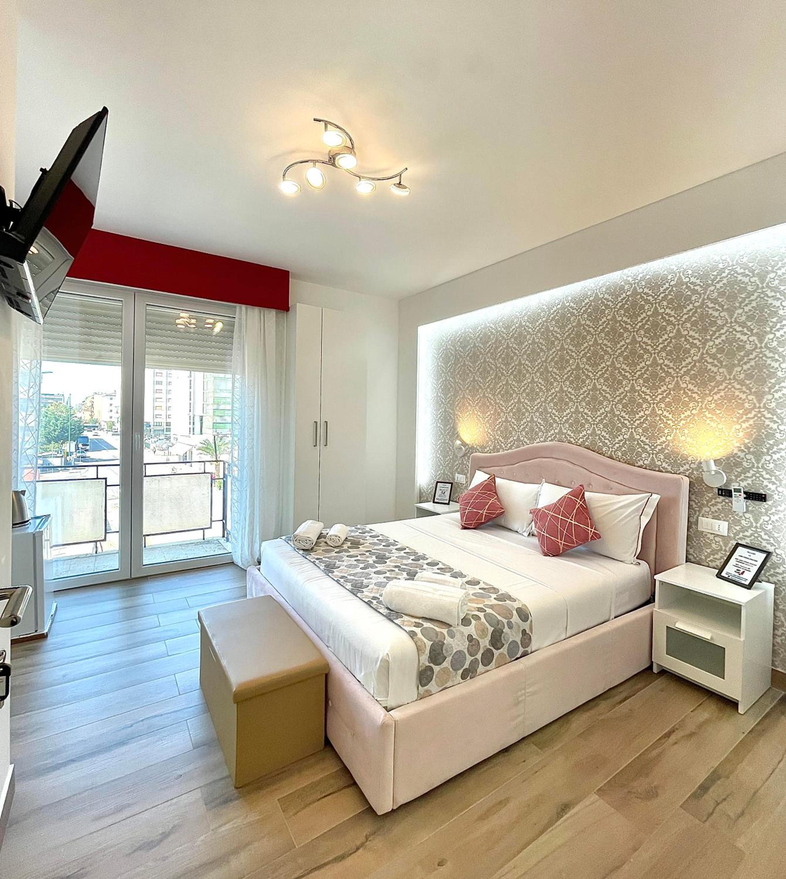 Queen Room with Balcony photo 1