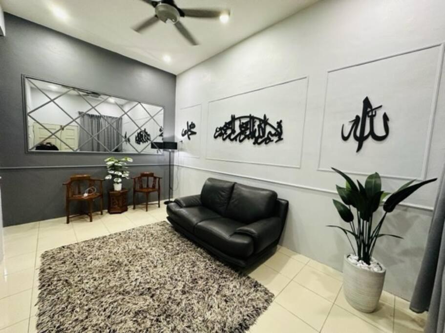 Three-Bedroom House photo 1