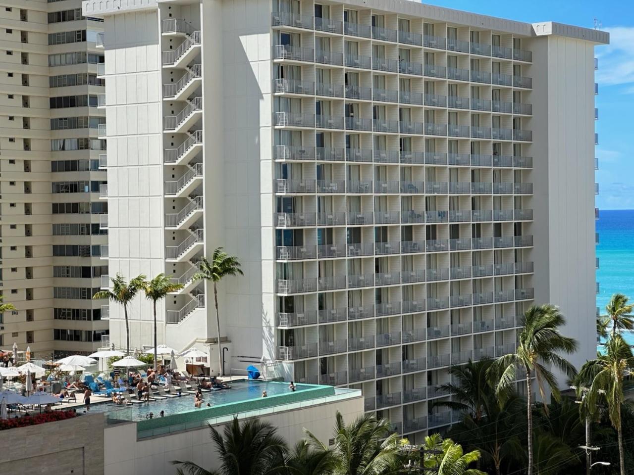 WELLCOME TO LOVELY CONDO 2 BEDS 2 BATHS FREE PARKING IN WAIKIKI BEACH: Two-Bedroom Apartment photo