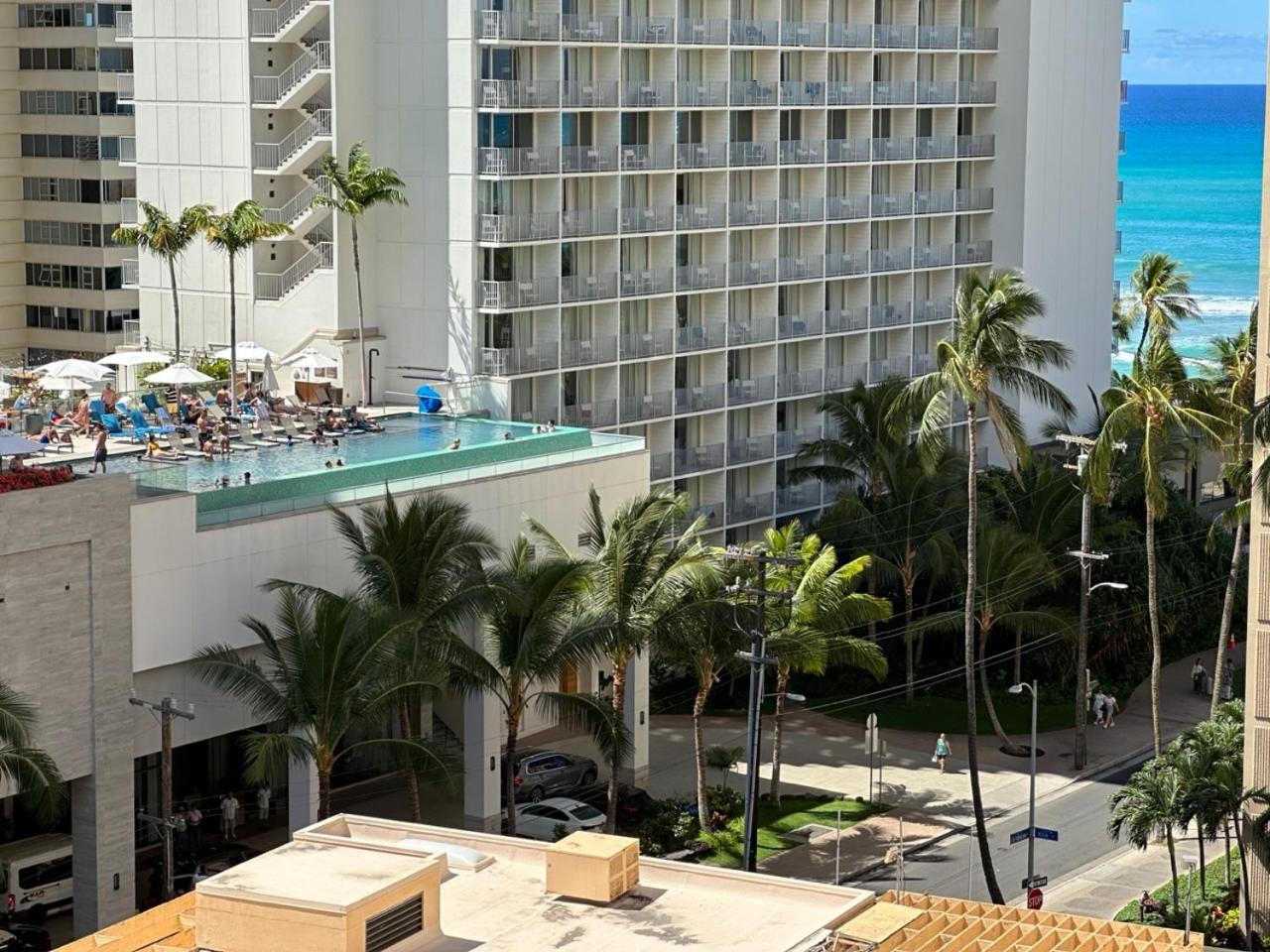 WELLCOME TO LOVELY CONDO 2 BEDS 2 BATHS FREE PARKING IN WAIKIKI BEACH: Two-Bedroom Apartment photo