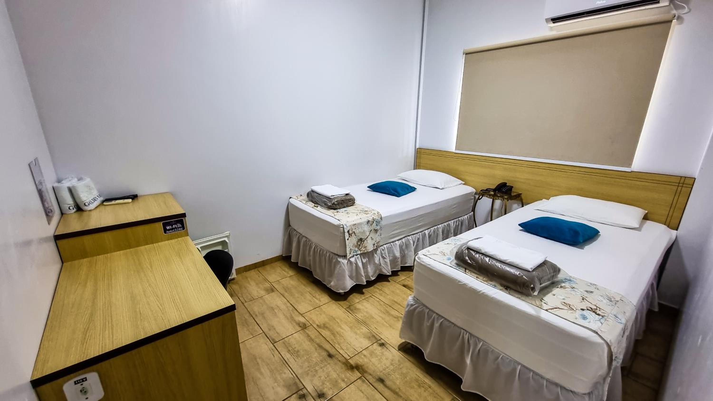 Twin Room with Bathroom photo 2