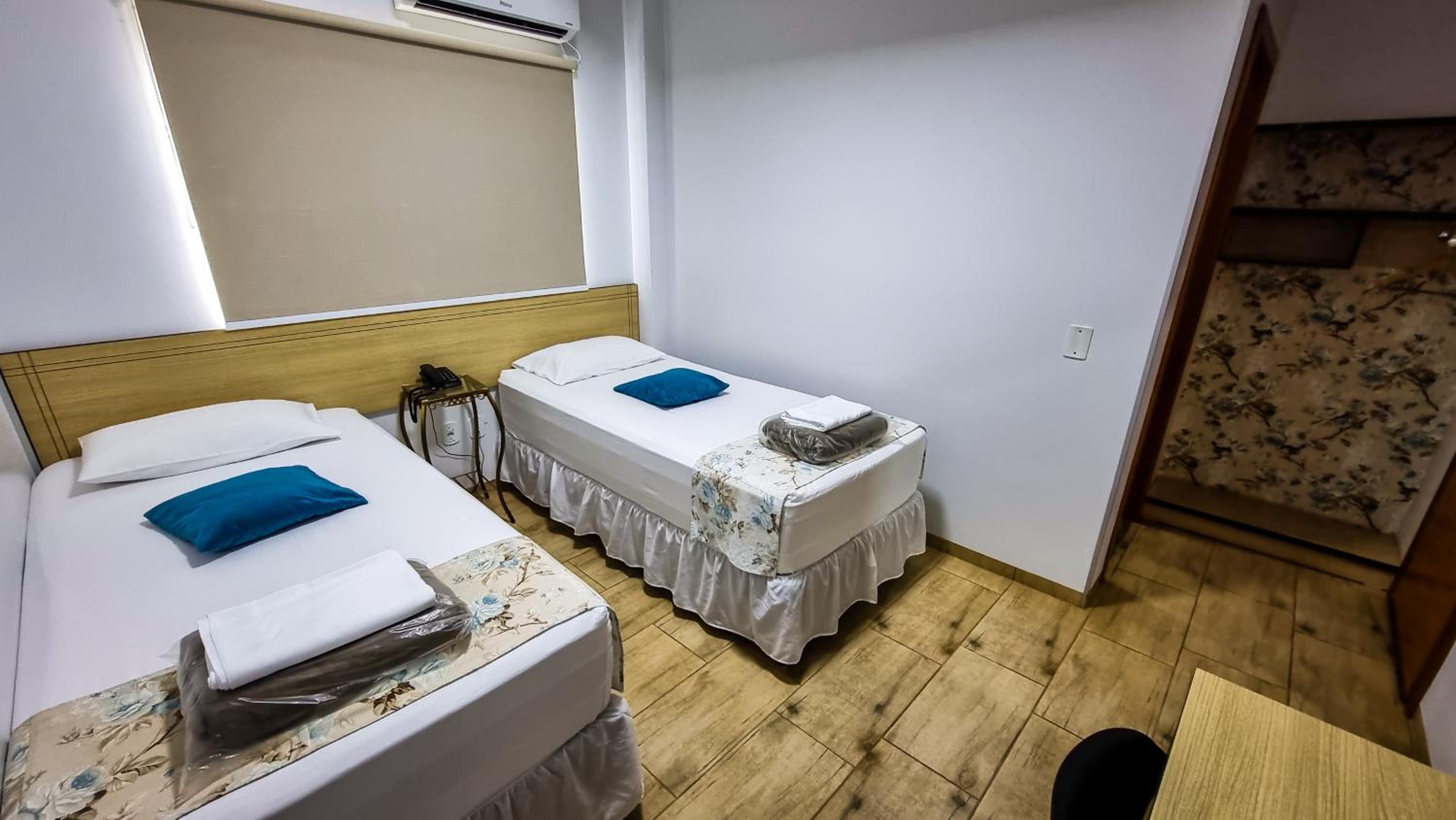 Twin Room with Bathroom photo 1