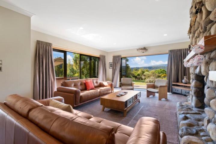 Five-Bedroom House photo 1