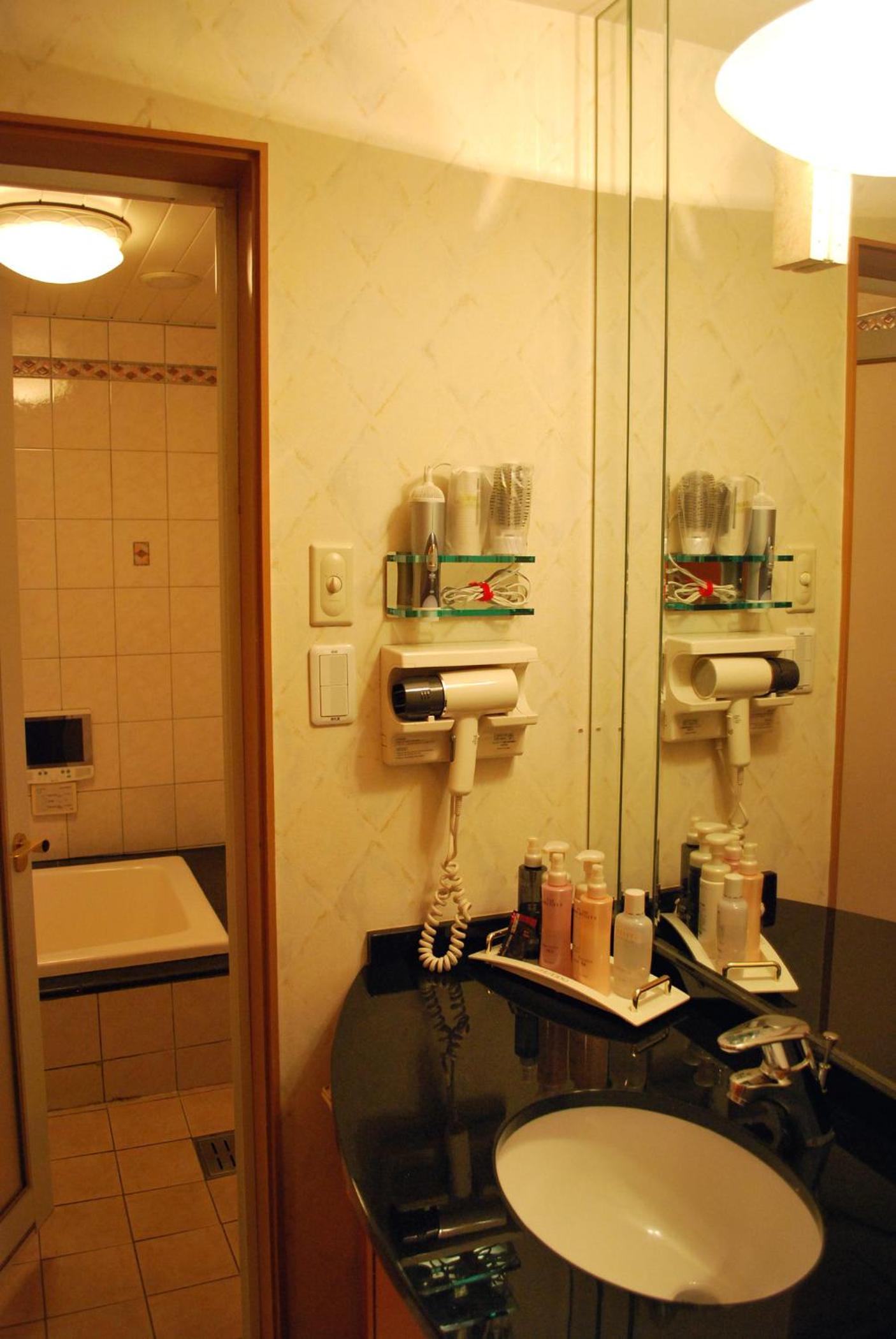 Queen Room - Photo 13