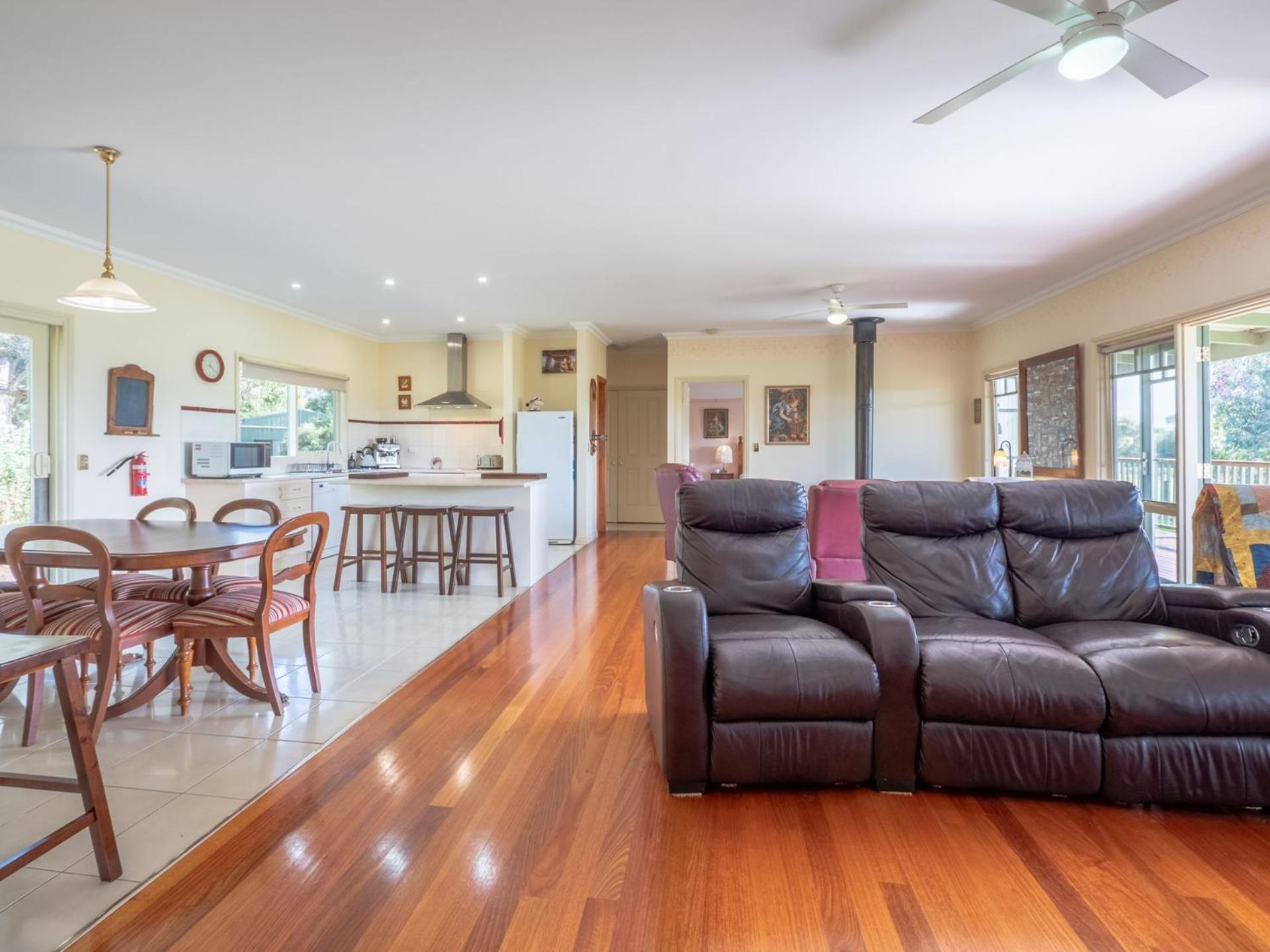 Three-Bedroom House photo 3