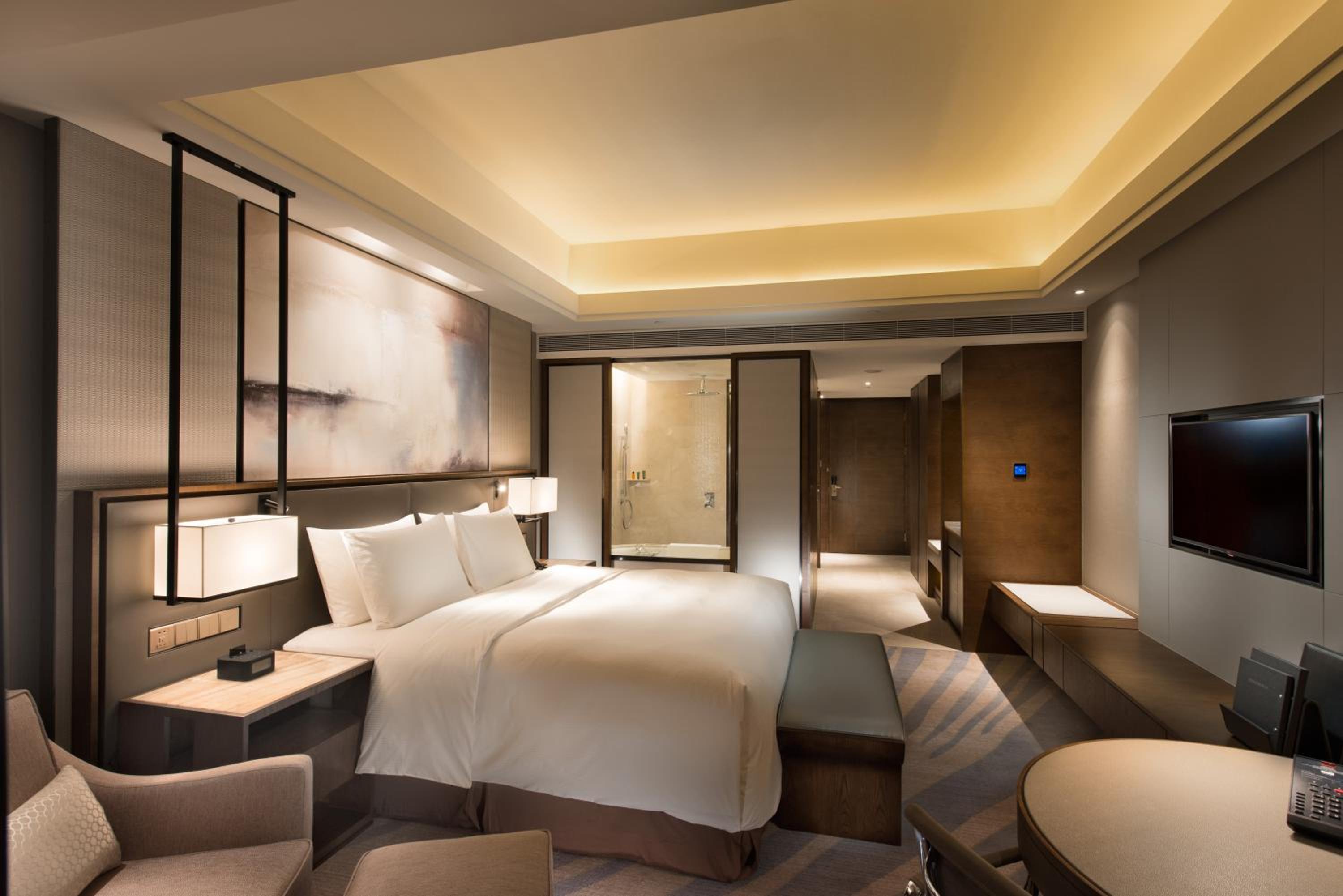 Deluxe Lake View King Room