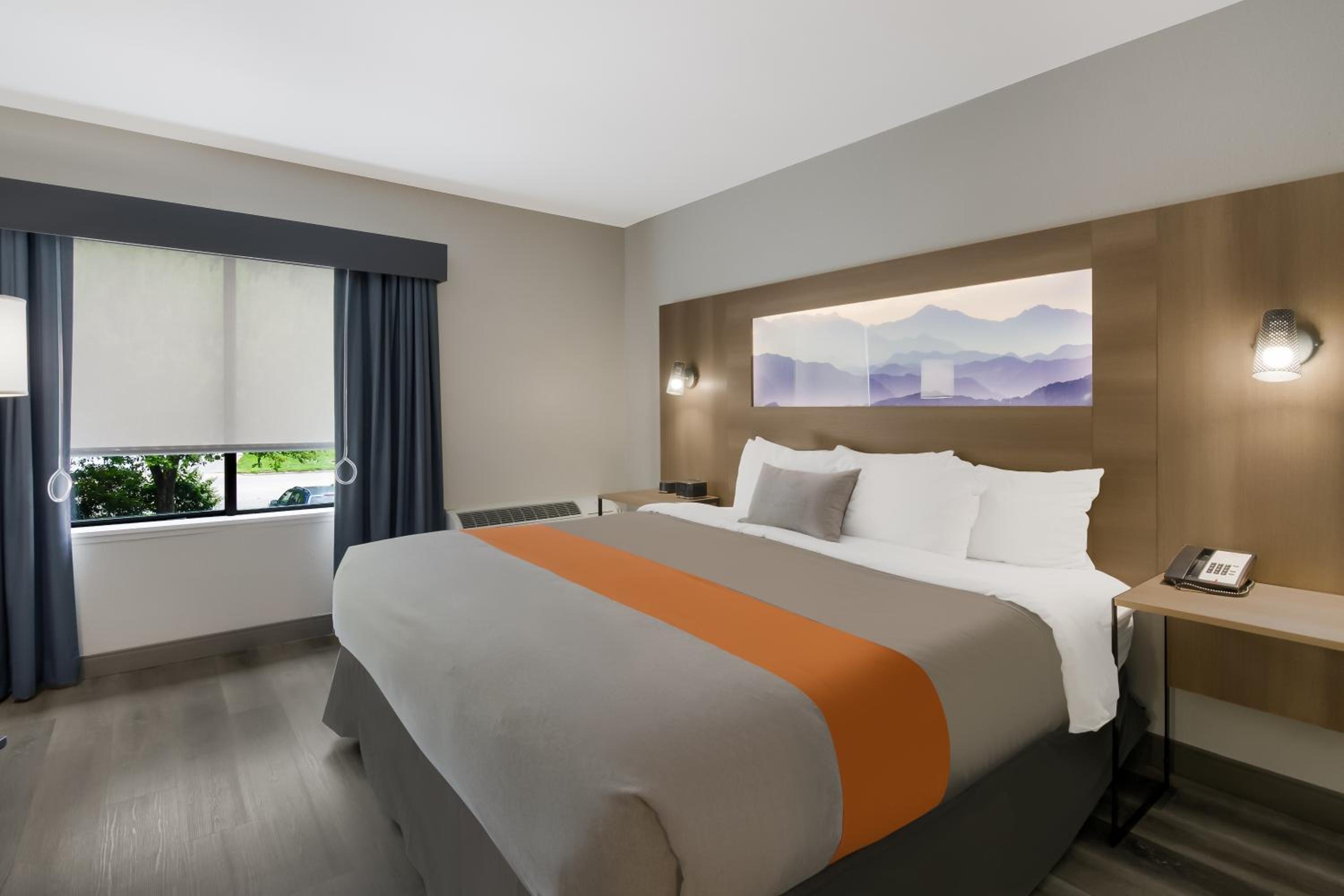 King Room with Tub - Disability Access/Non Smoking photo 1