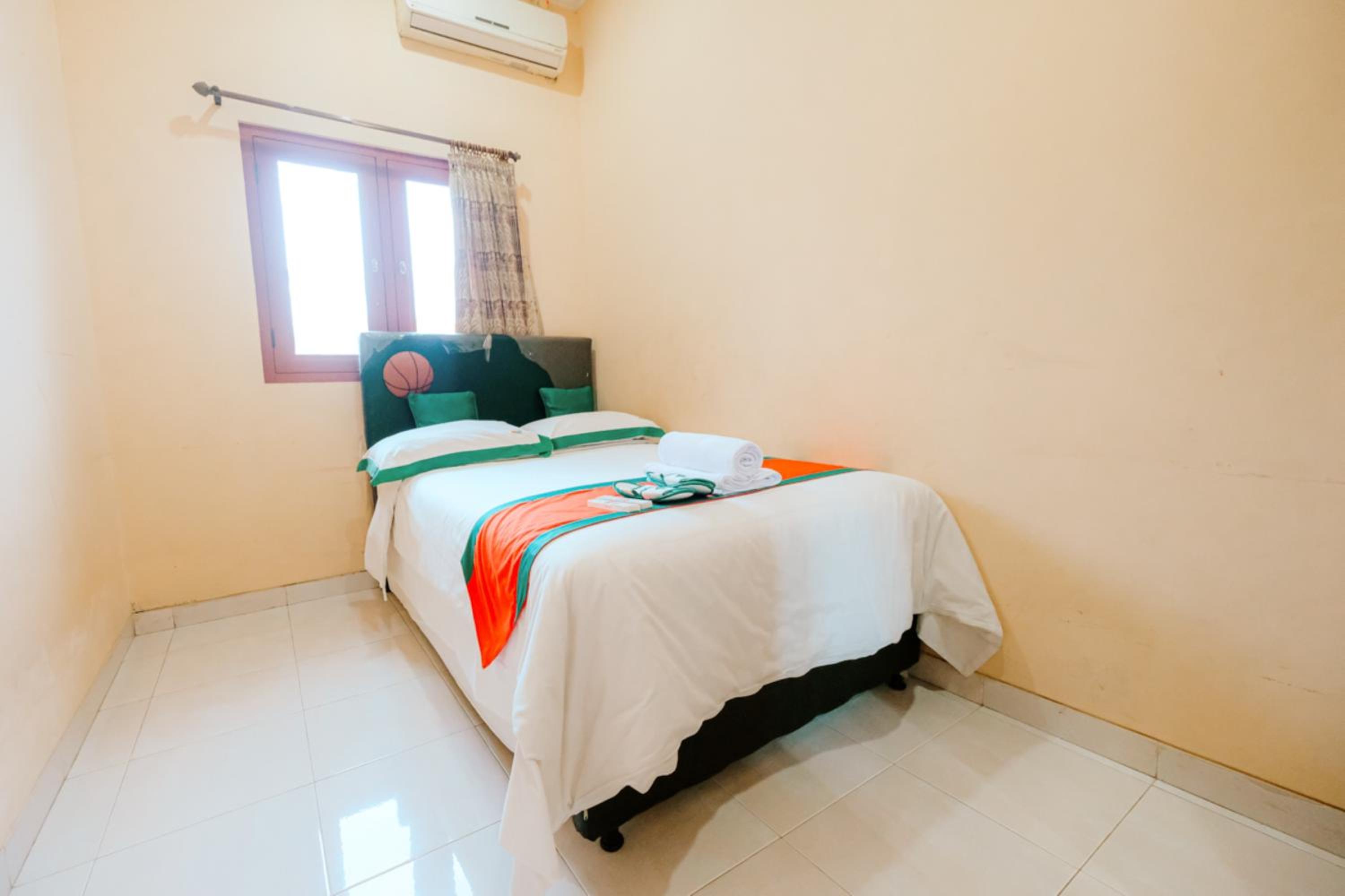 Three-Bedroom House - Photo 1