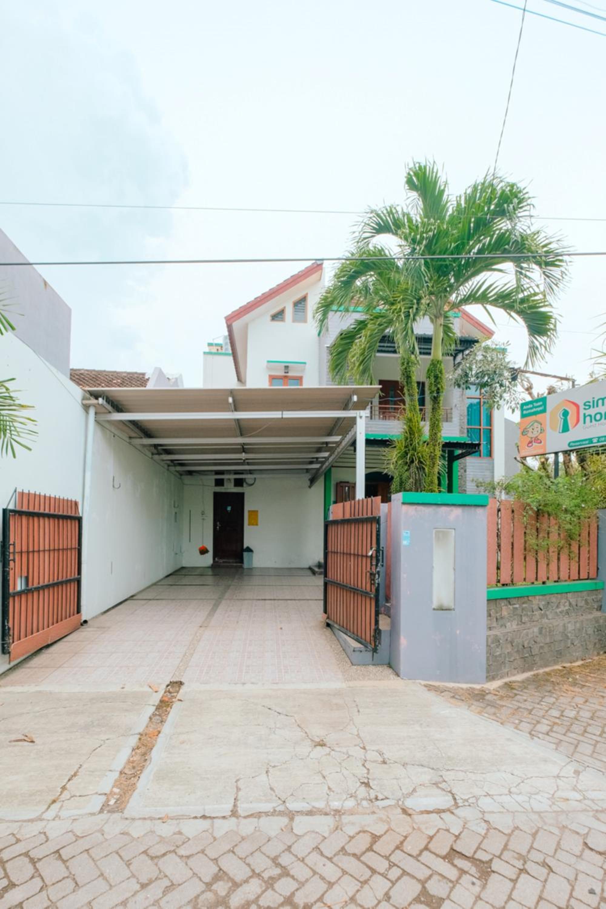 Three-Bedroom House - Photo 9