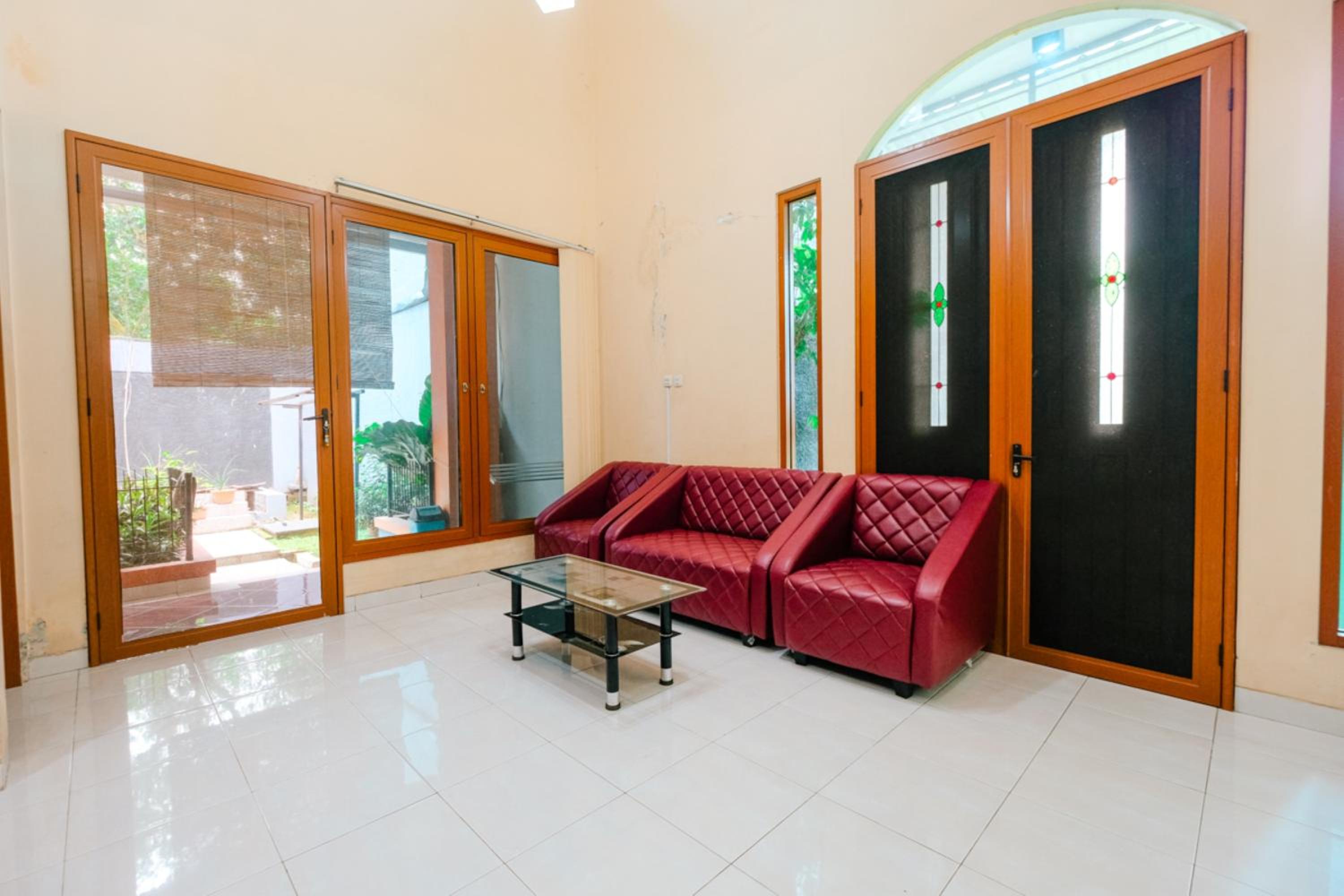 Three-Bedroom House - Photo 2