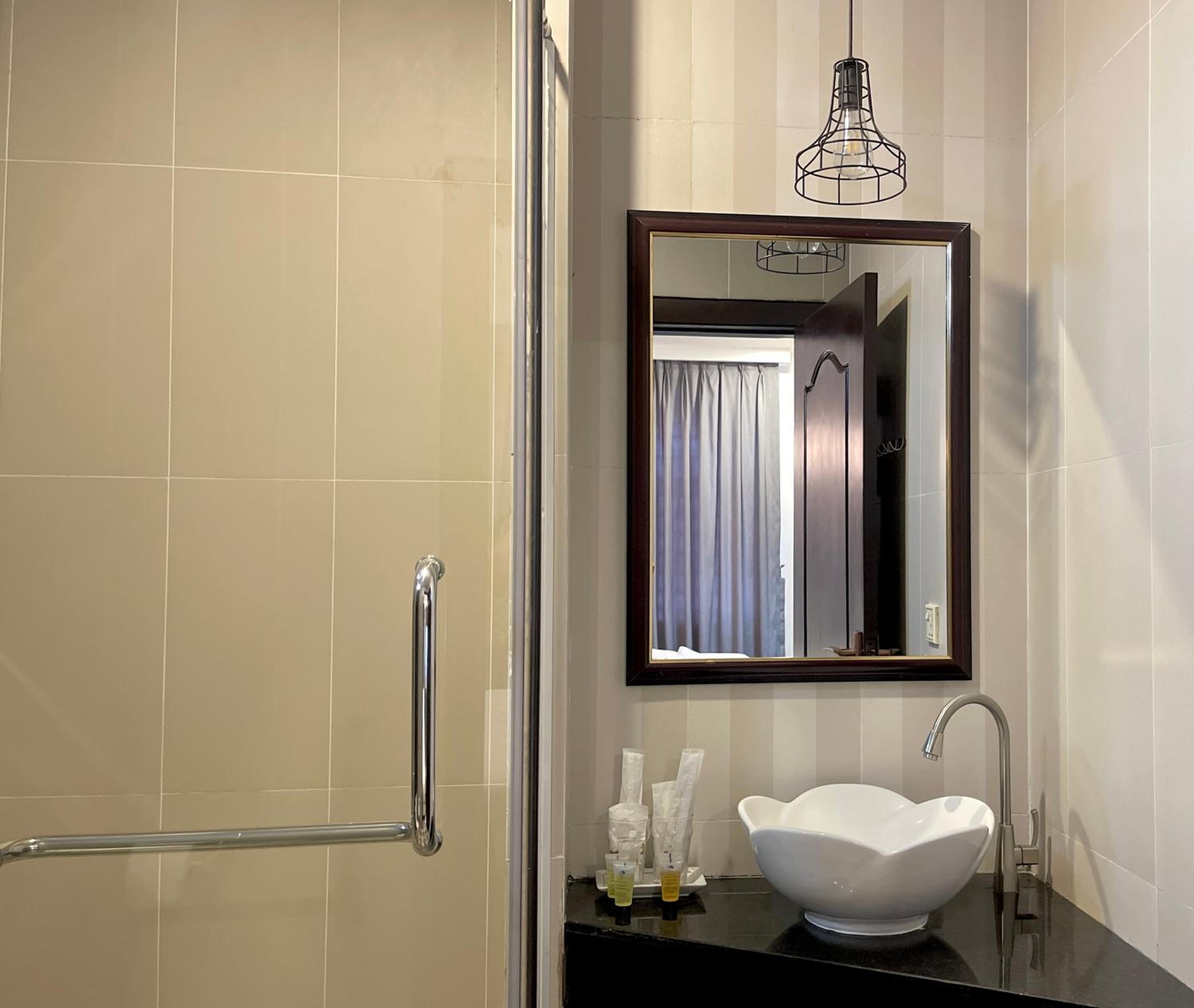 Deluxe Twin Room - Photo 6