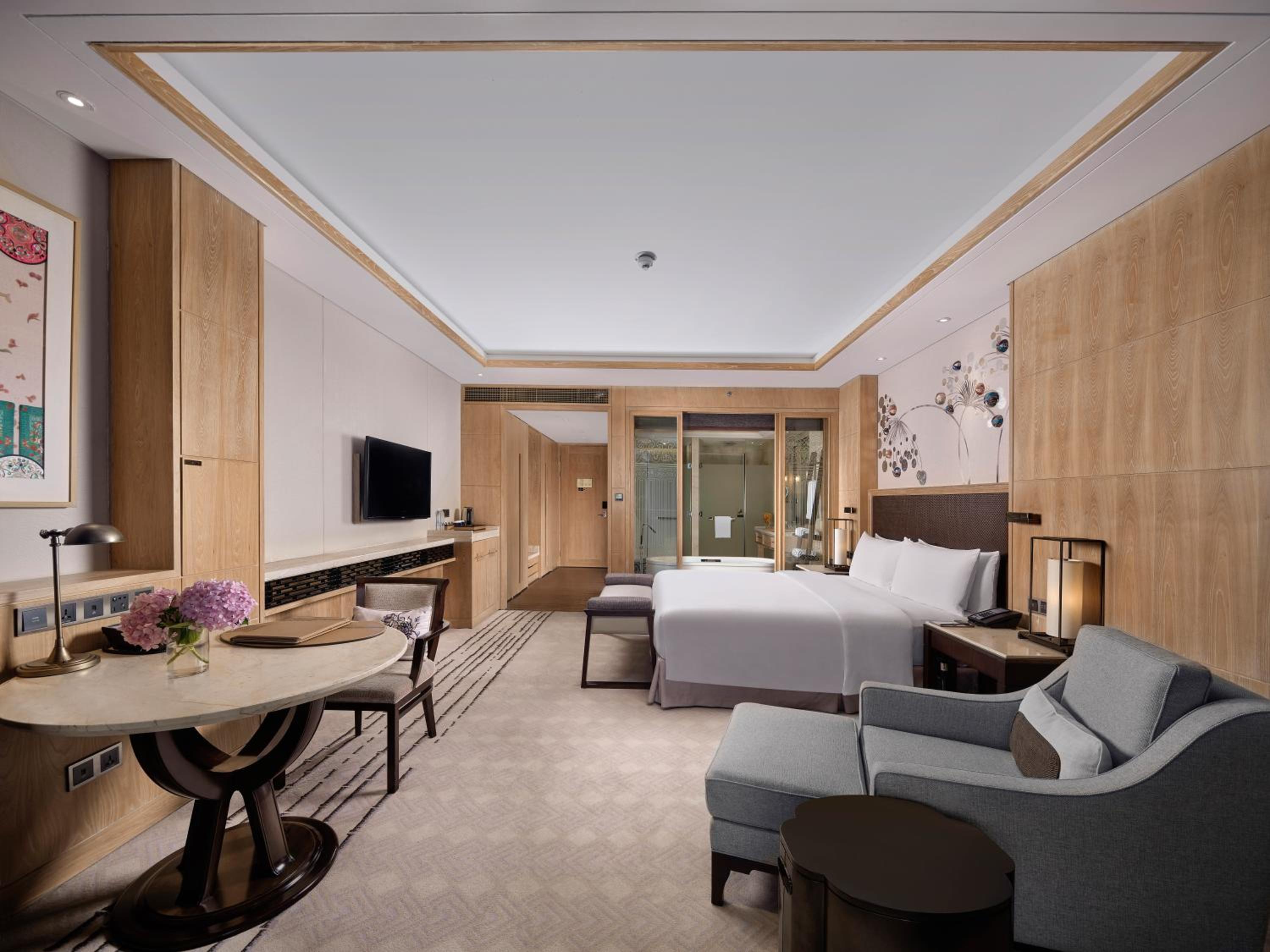 Deluxe King Room with Lake View