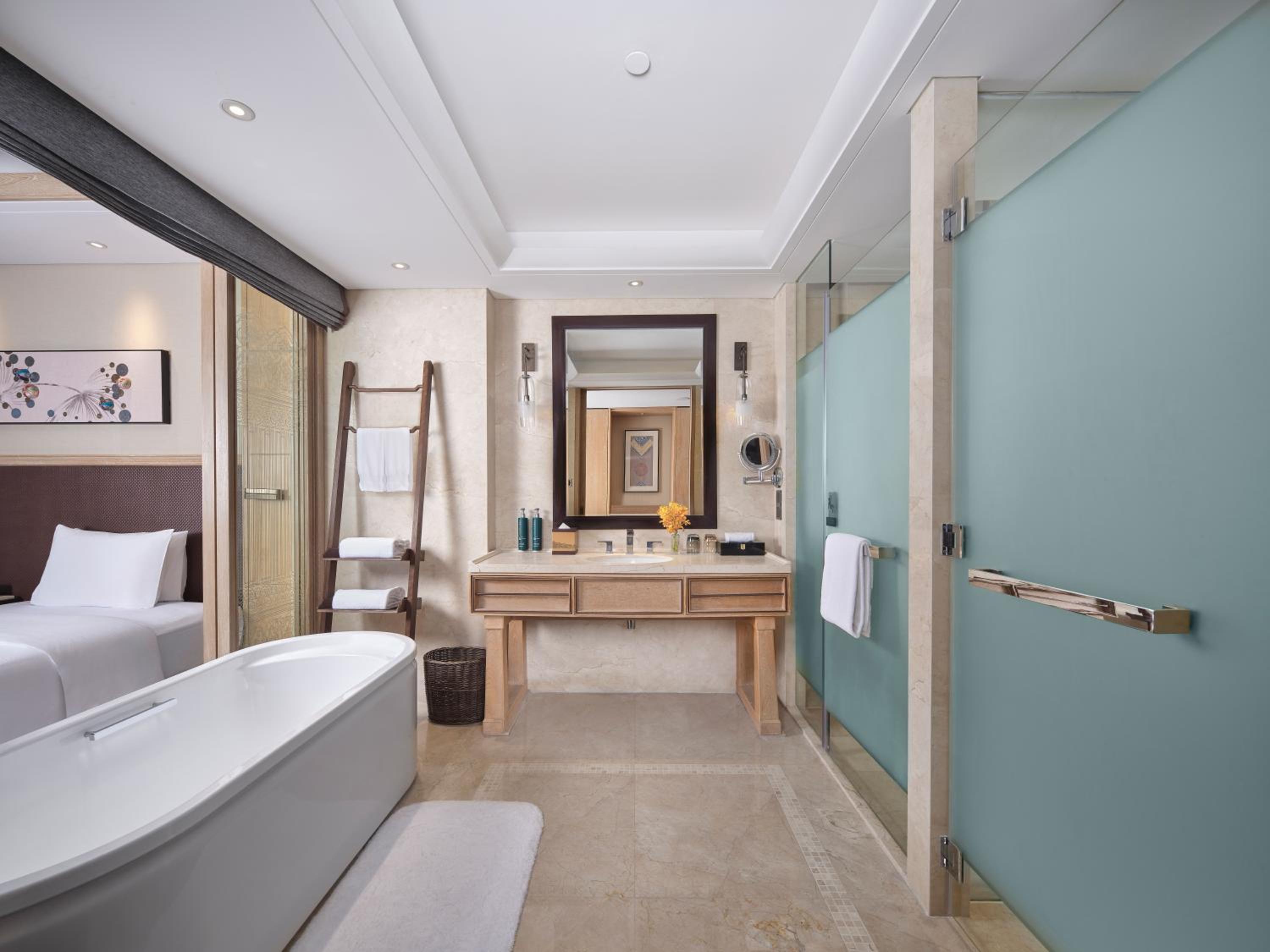 Executive Twin Room with Lake View thumbnail 6