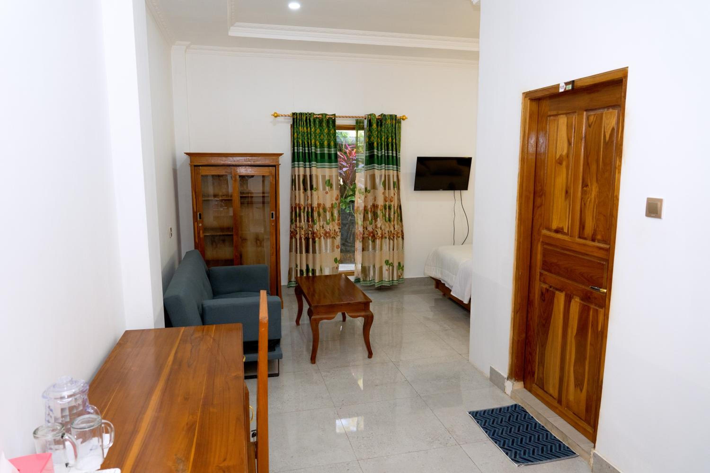 Standard Suite - Photo 9