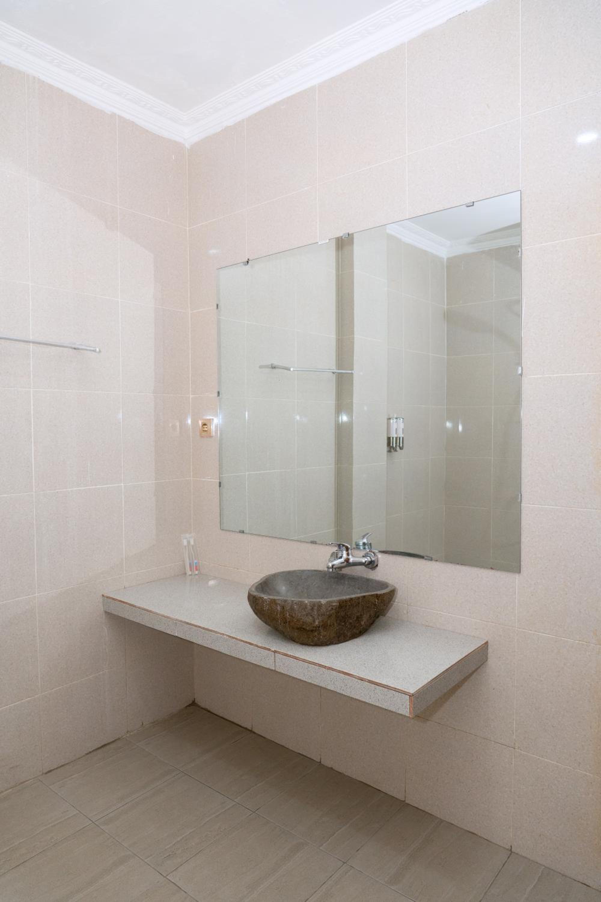Standard Suite - Photo 8