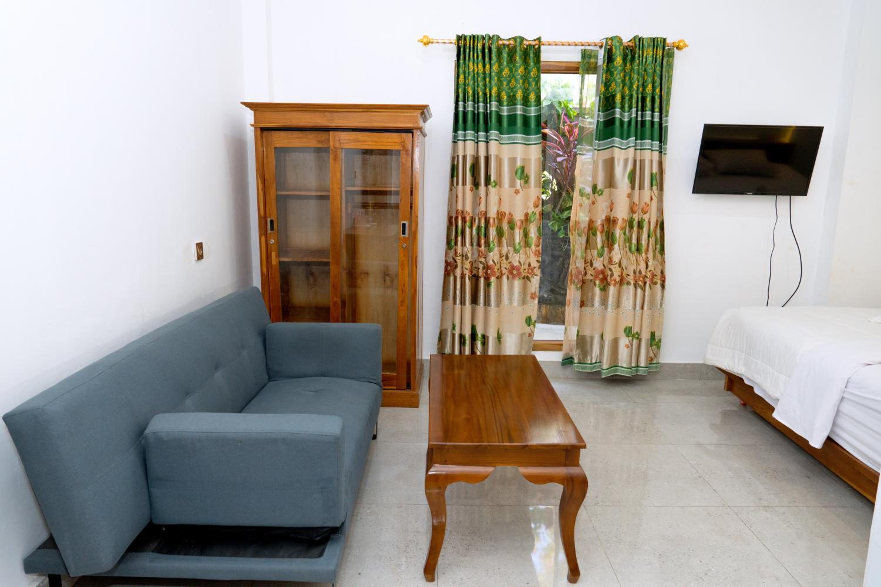 Standard Suite - Photo 2