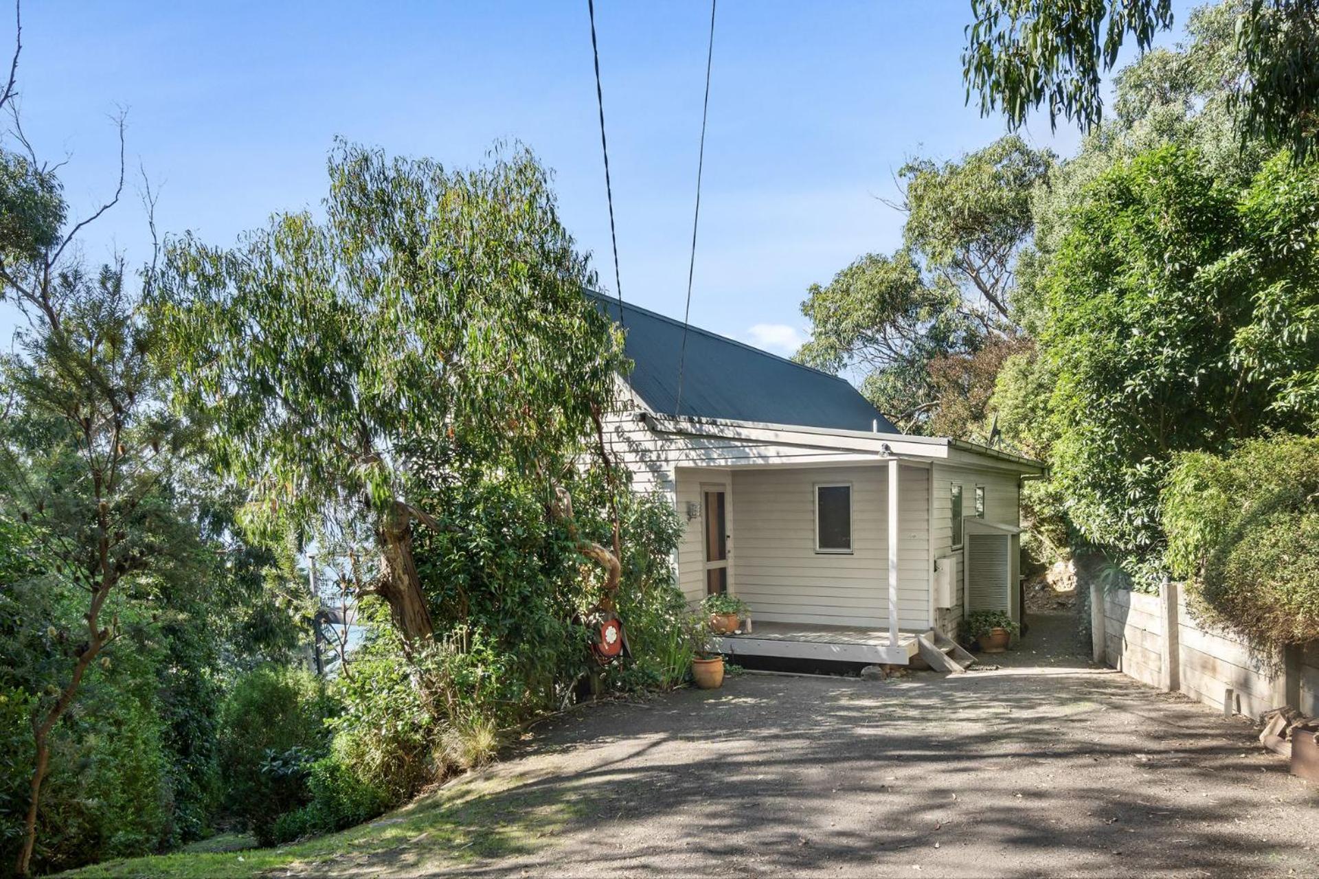 Three-Bedroom House photo 2