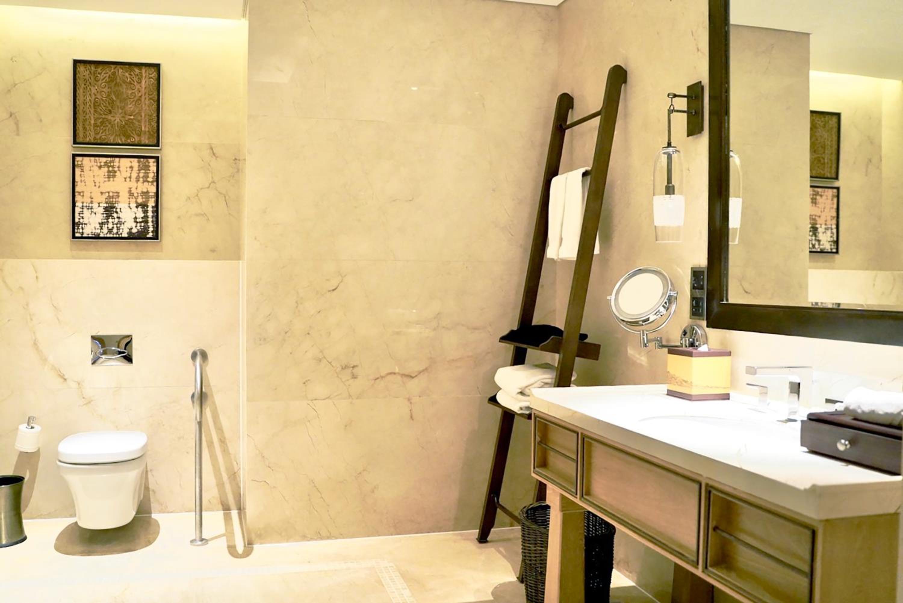 King Guest Room - Mobility Accessible
