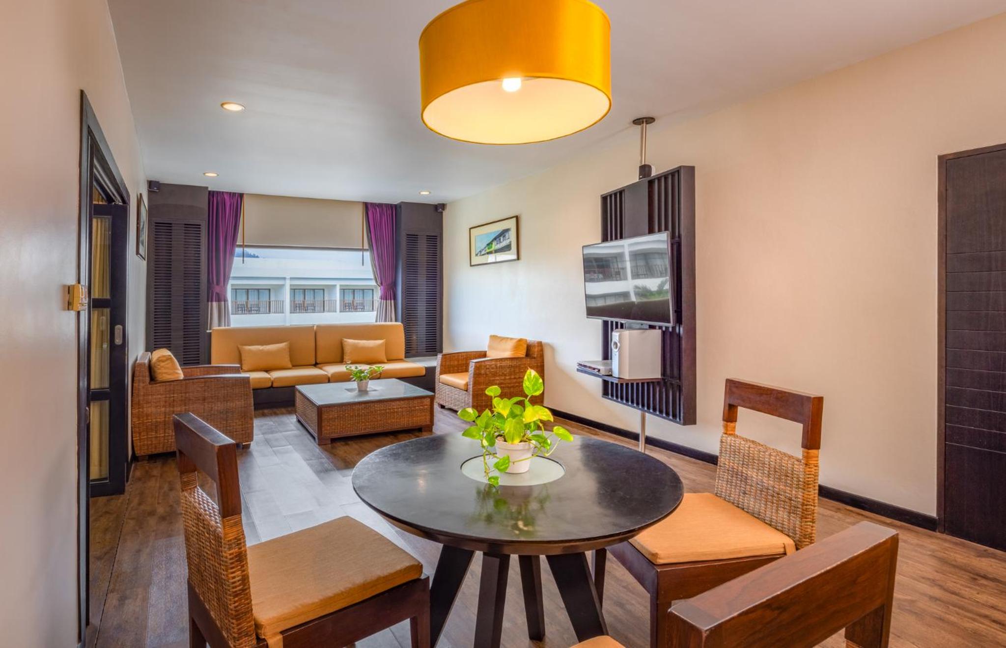 Deluxe Suite - Photo 2
