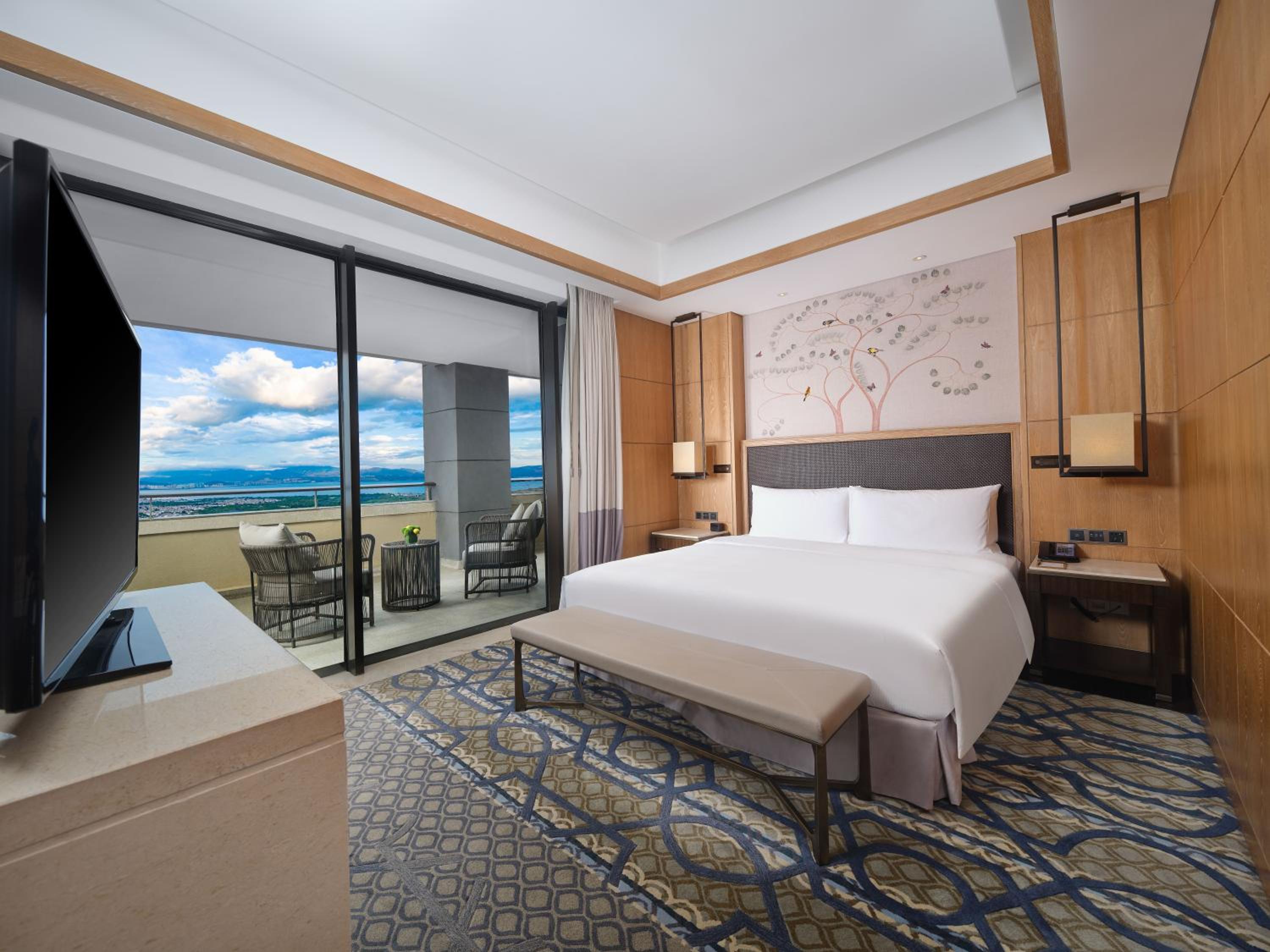 Deluxe King Suite