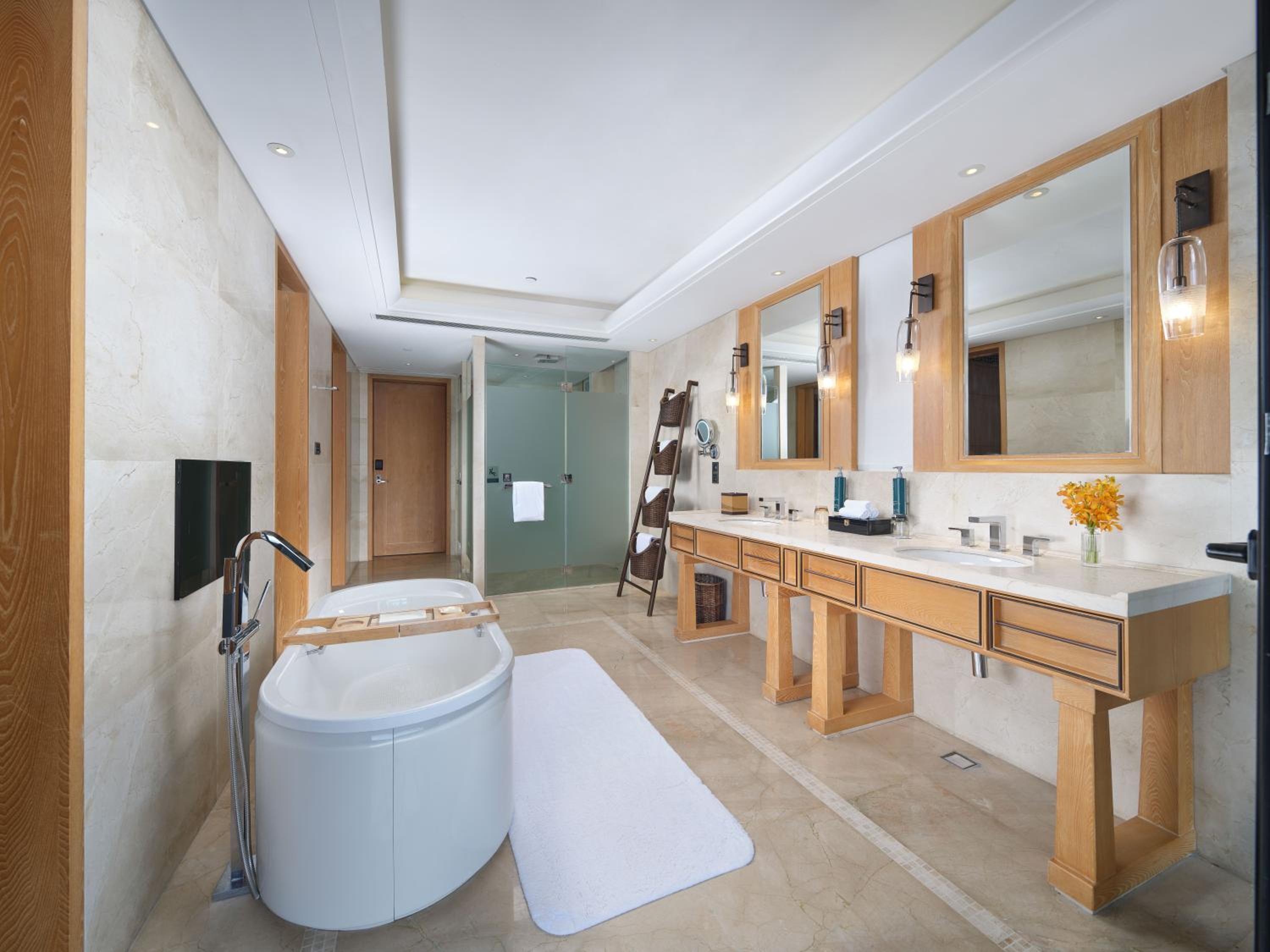 Deluxe King Suite