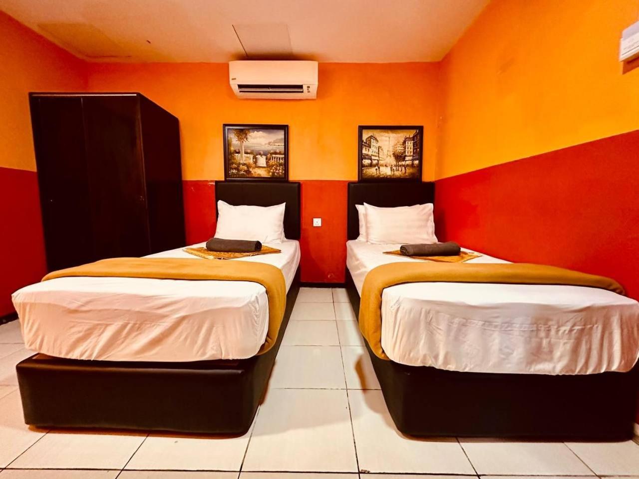 Twin Room - Photo 3