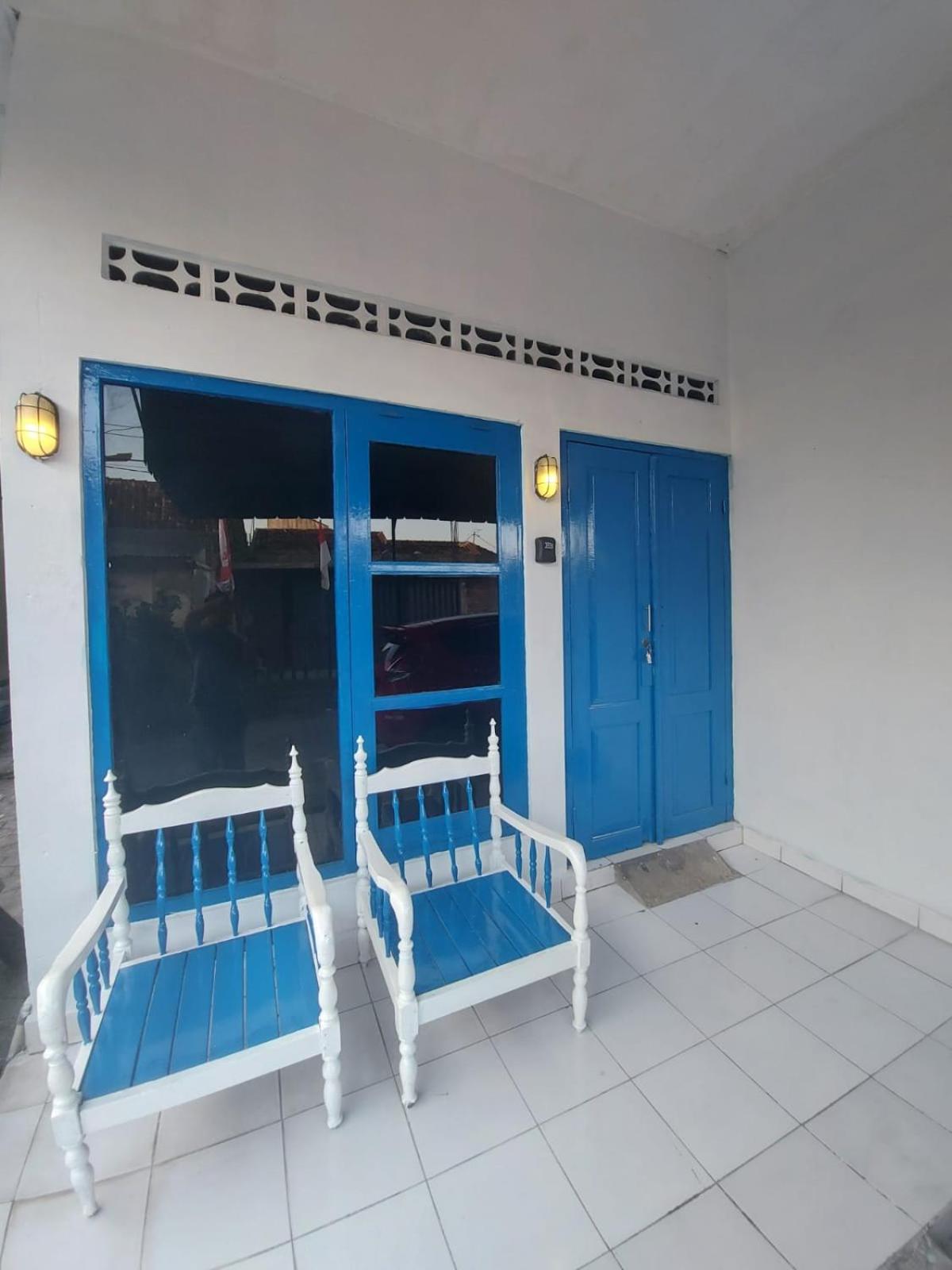 Three-Bedroom House photo 2