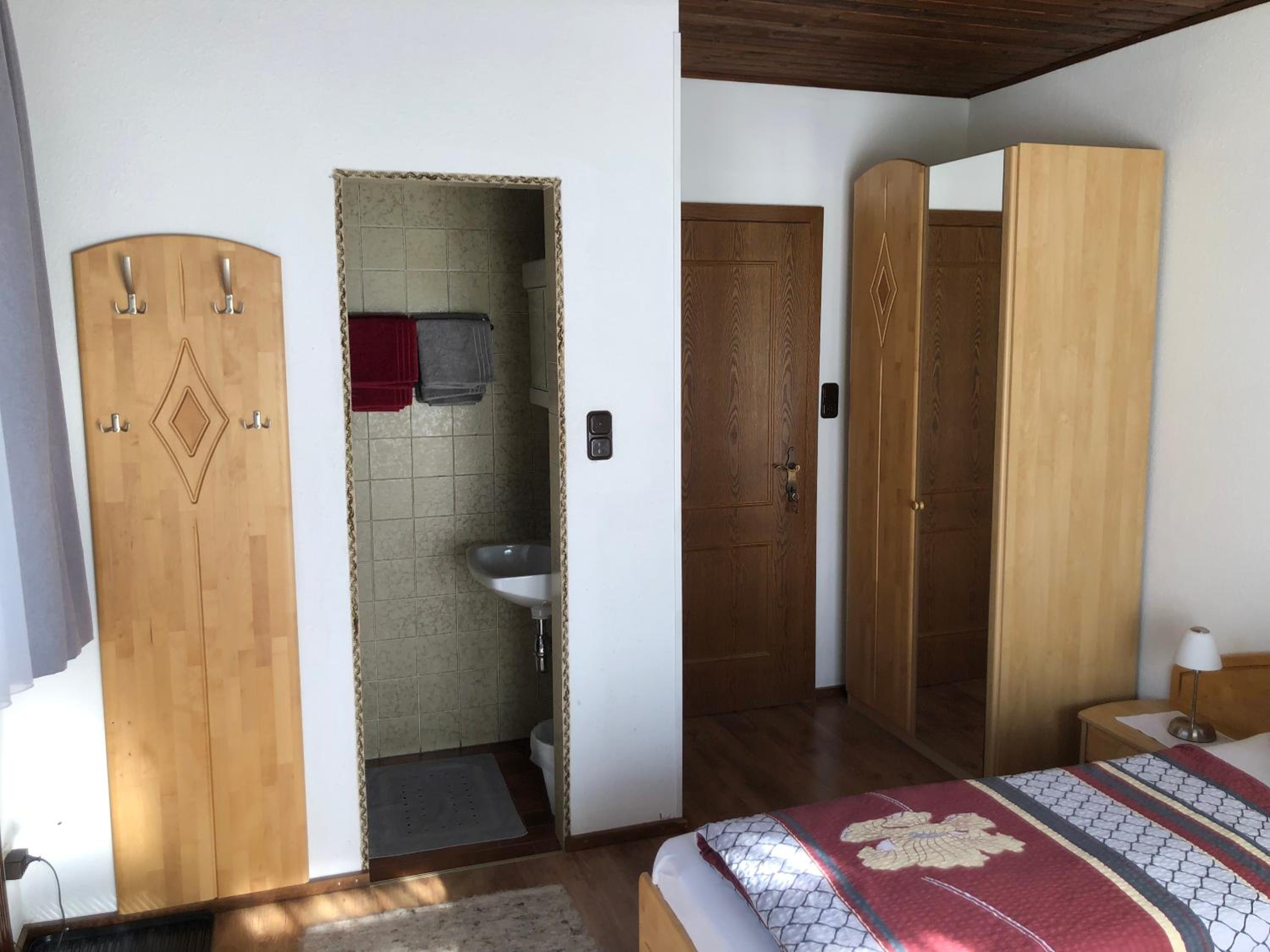 Double Room with Balcony - Photo 7