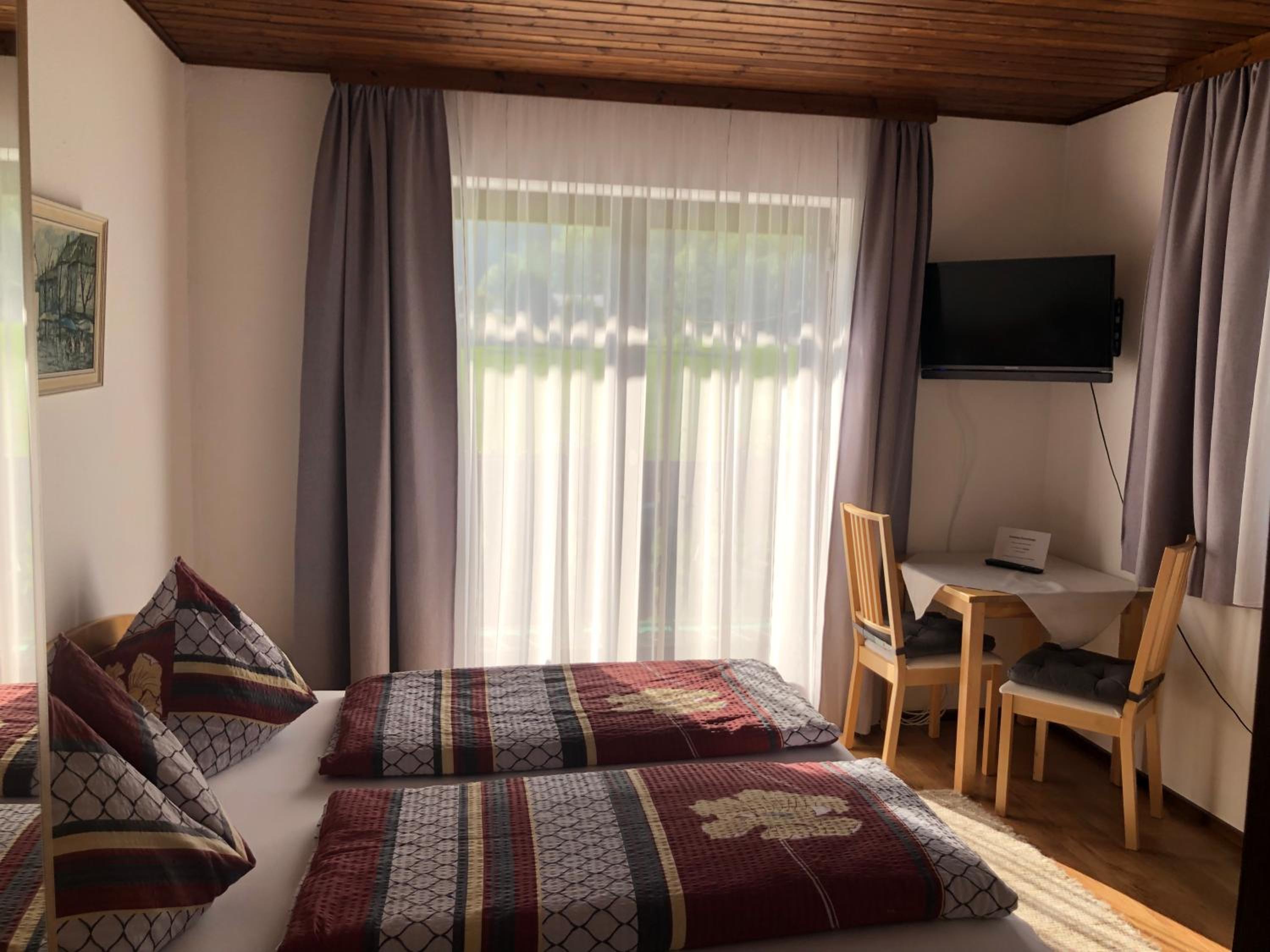 Double Room with Balcony - Photo 3