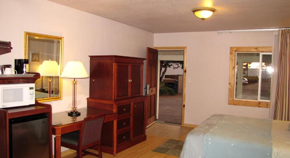King Suite with Spa Bath - Photo 2