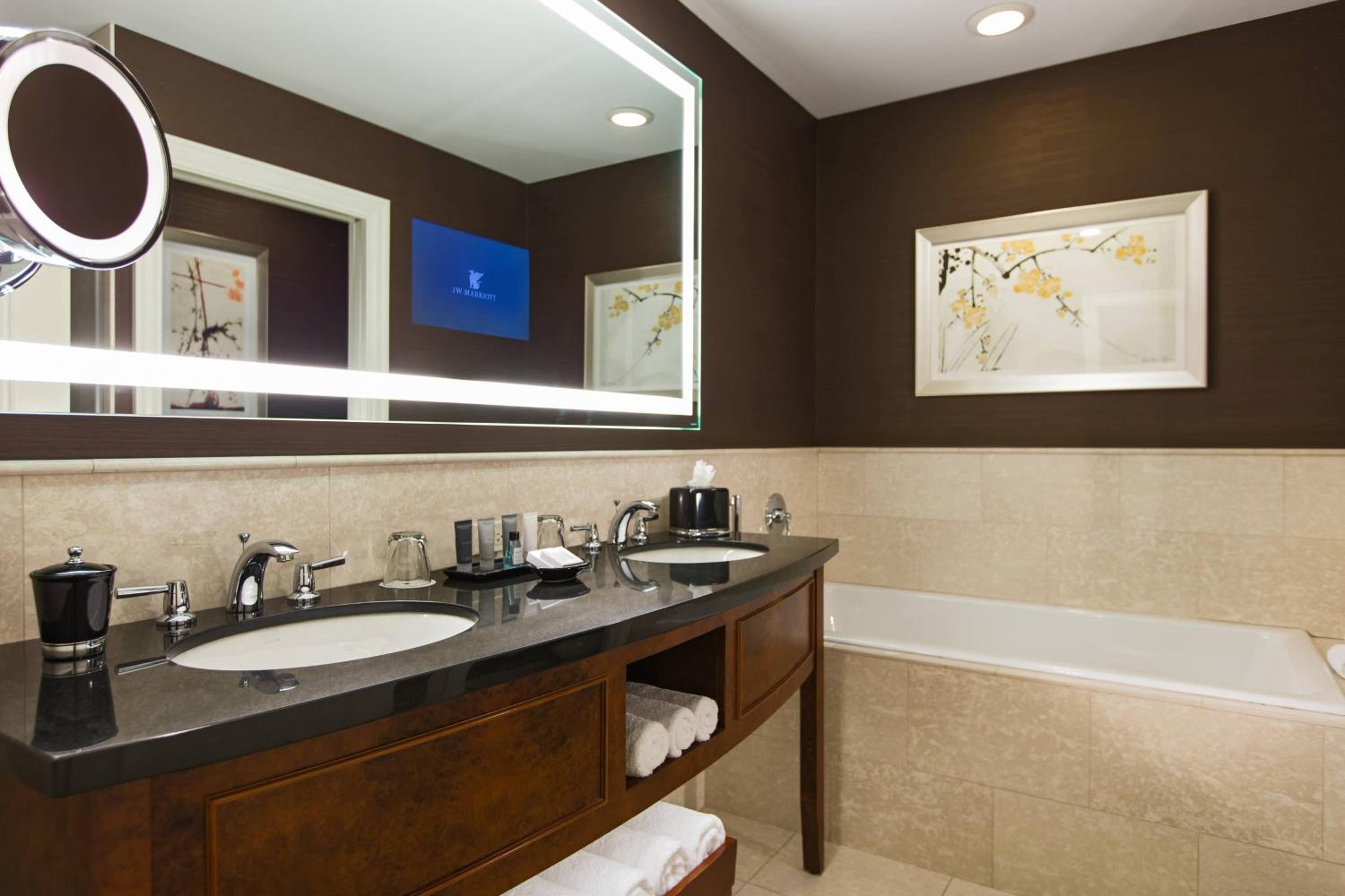 Executive King Room - Photo 9