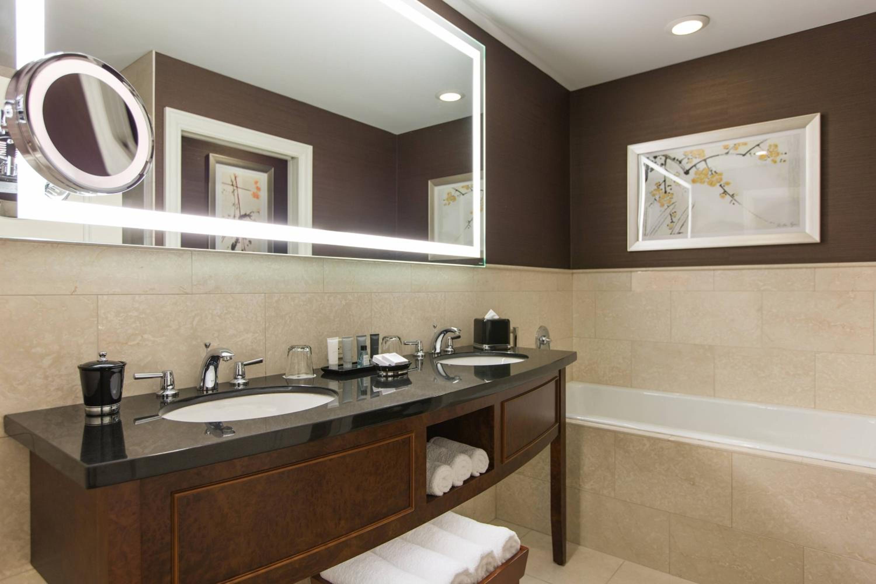 King Room with City View - Photo 3