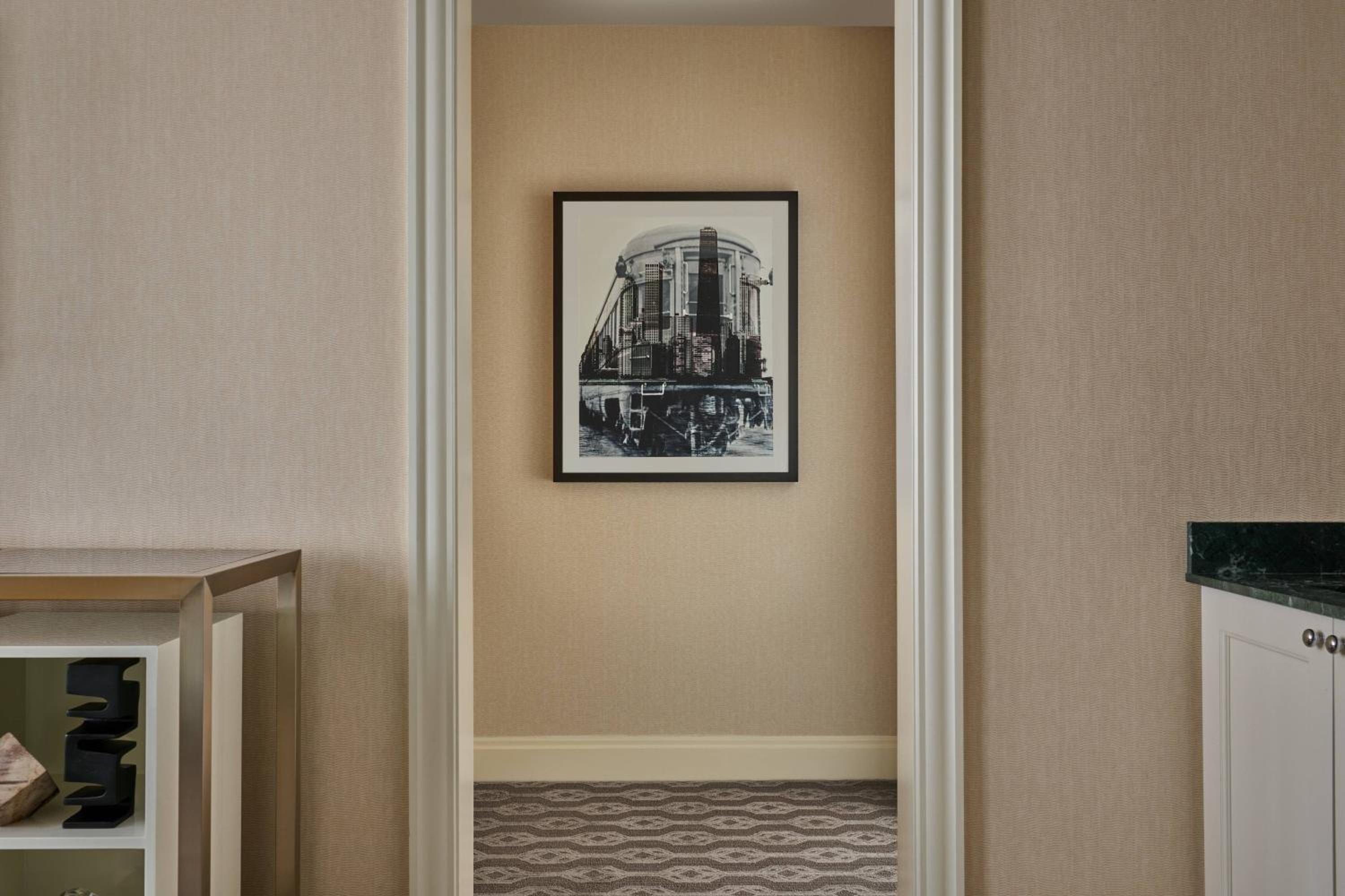 Luxury One-Bedroom Suite - Photo 5