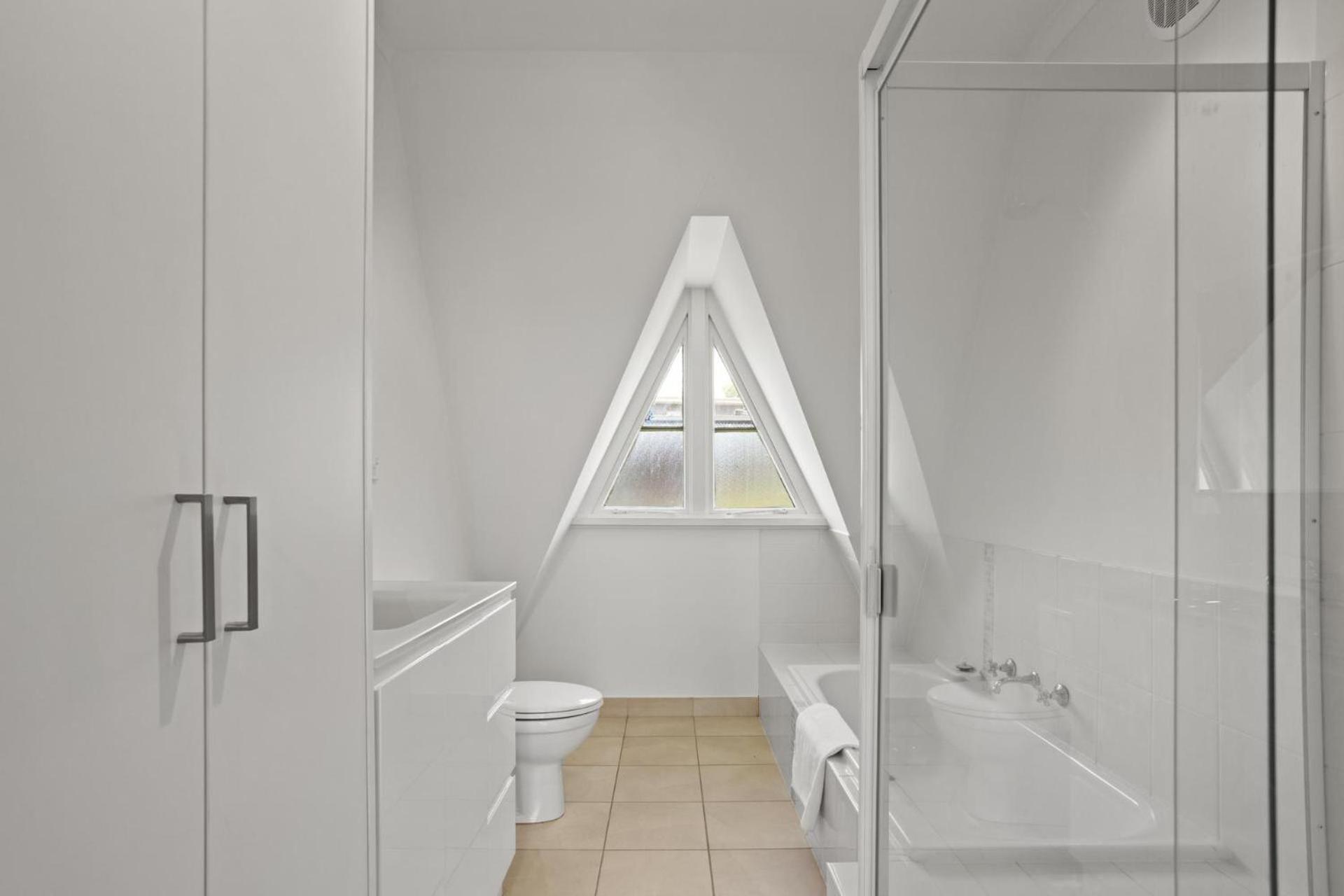 Four-Bedroom House photo 2