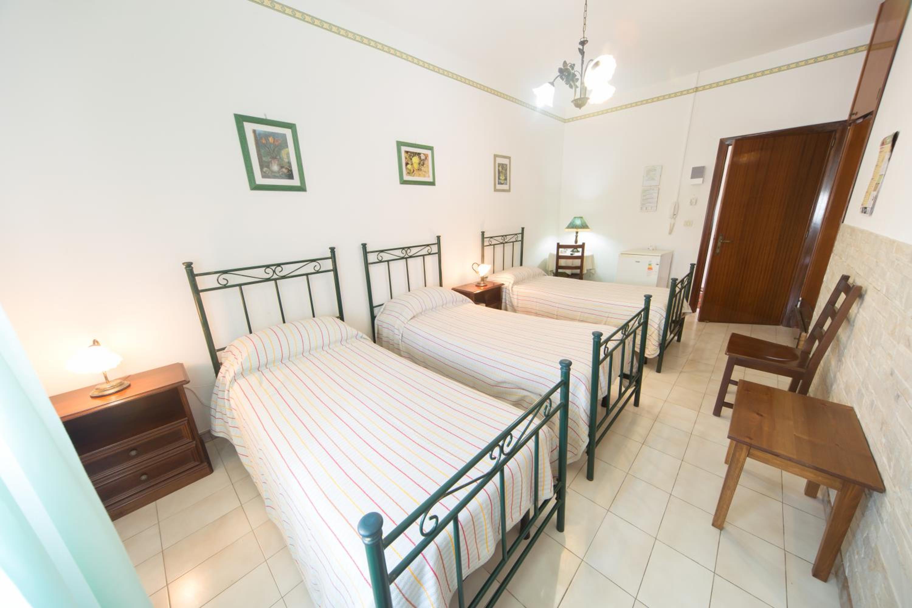 Quadruple Room - Photo 38