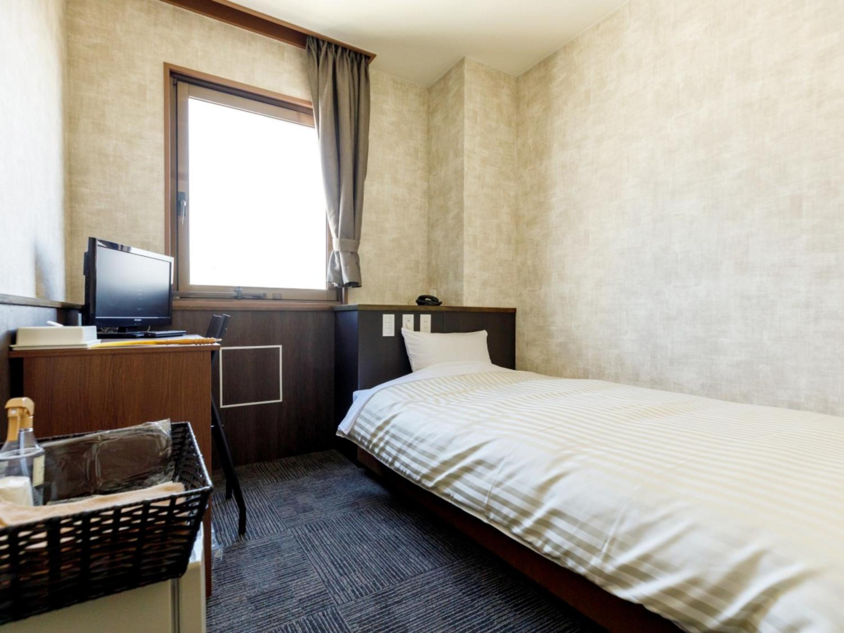 Single Room with Bathroom photo 2