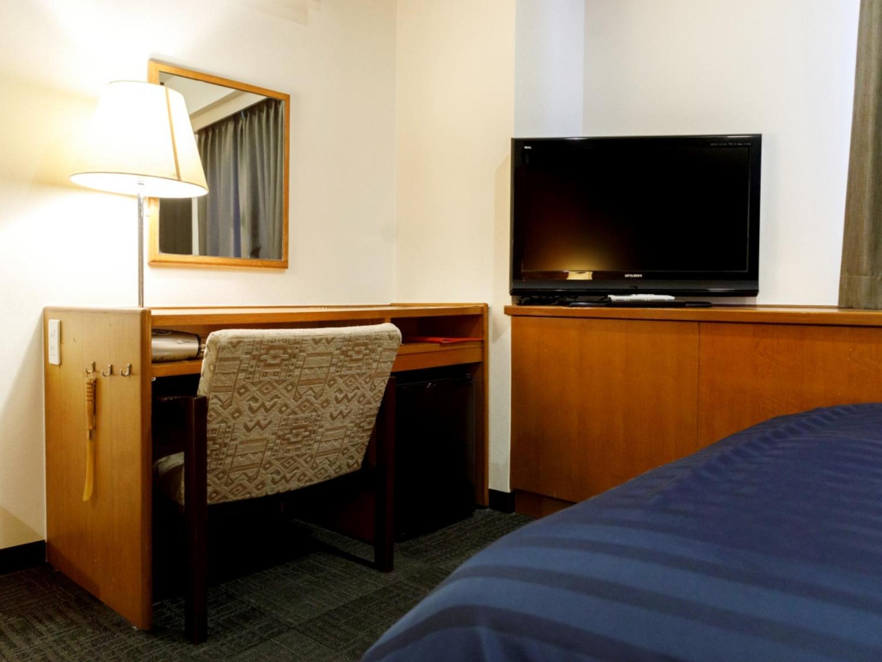 Double Room with Private Bathroom - Smoking photo 3