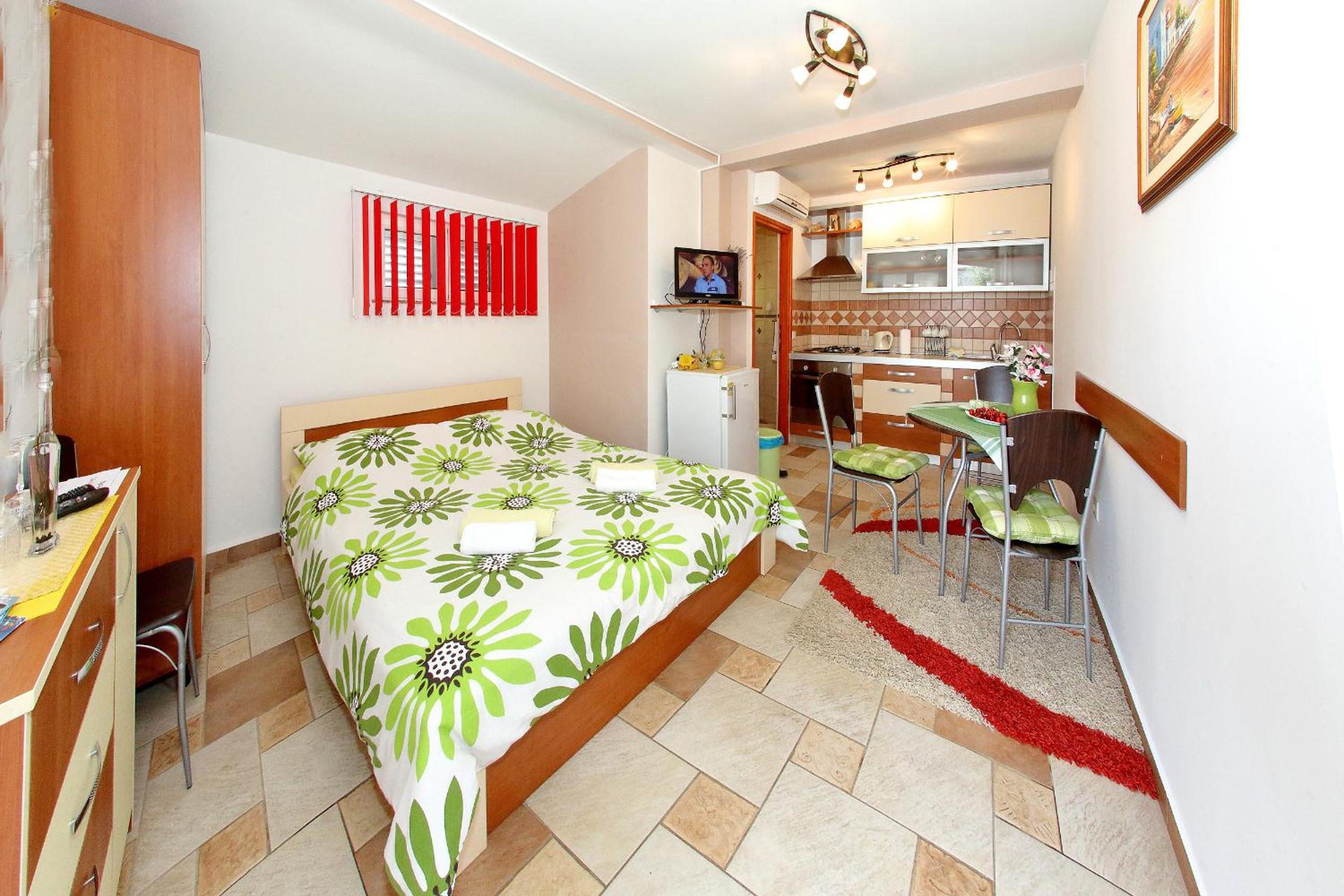 Studio Apartment photo 1
