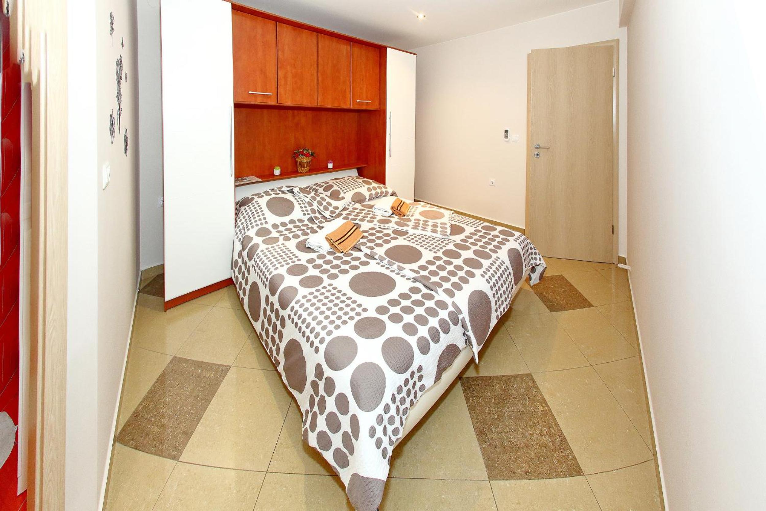 One-Bedroom Apartment photo 2