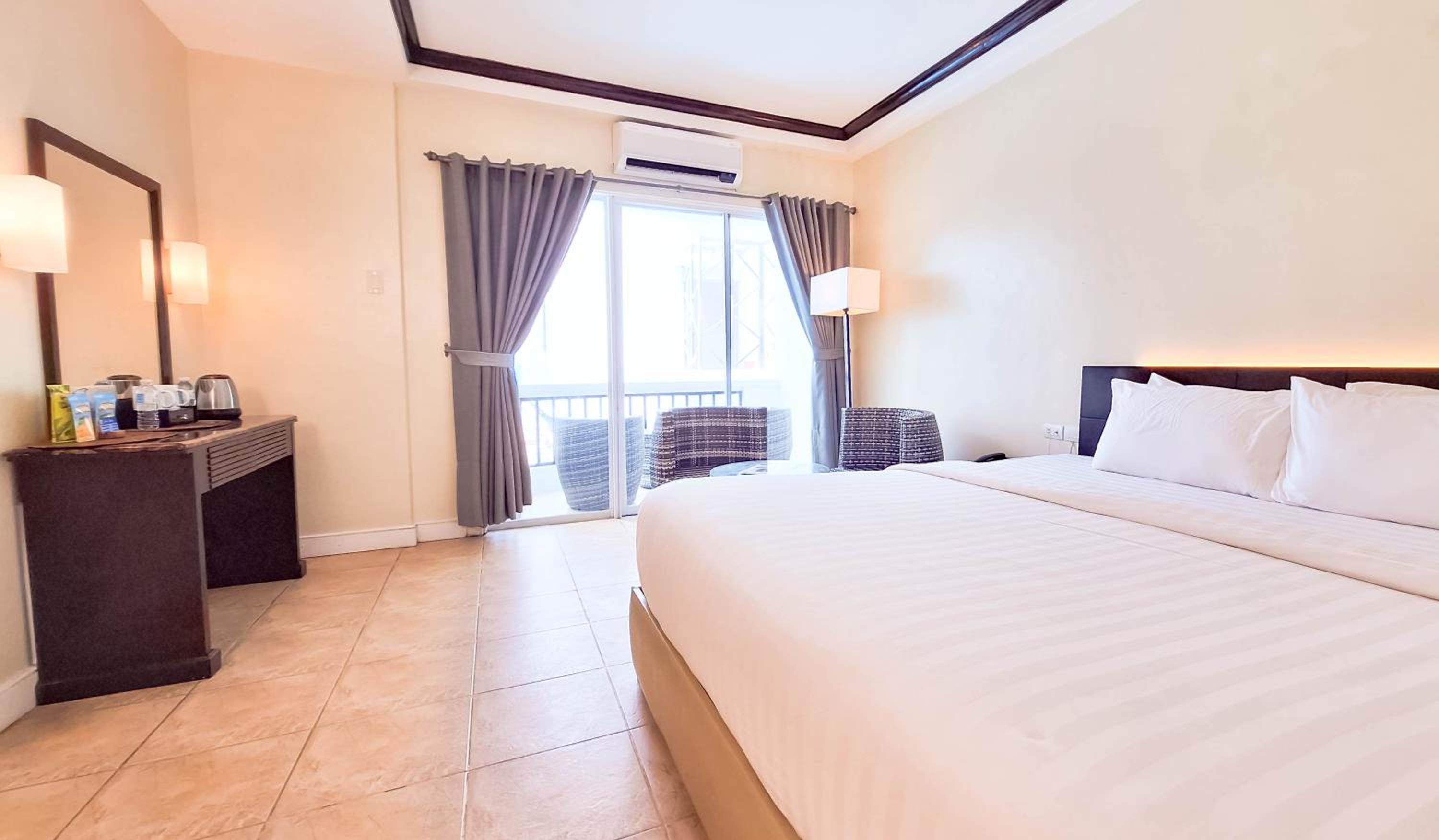 Deluxe Room - Photo 5