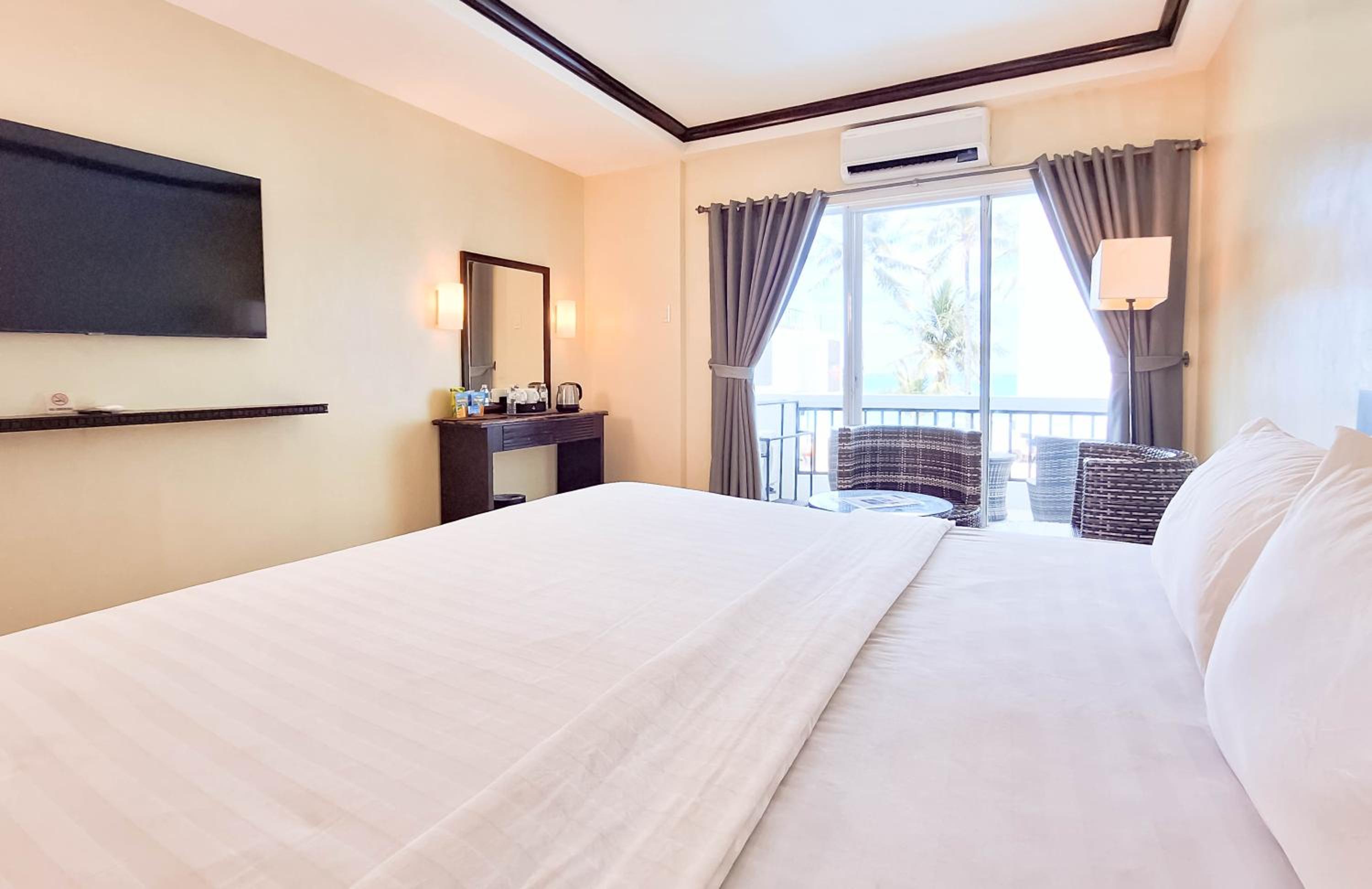 Deluxe Room - Photo 3