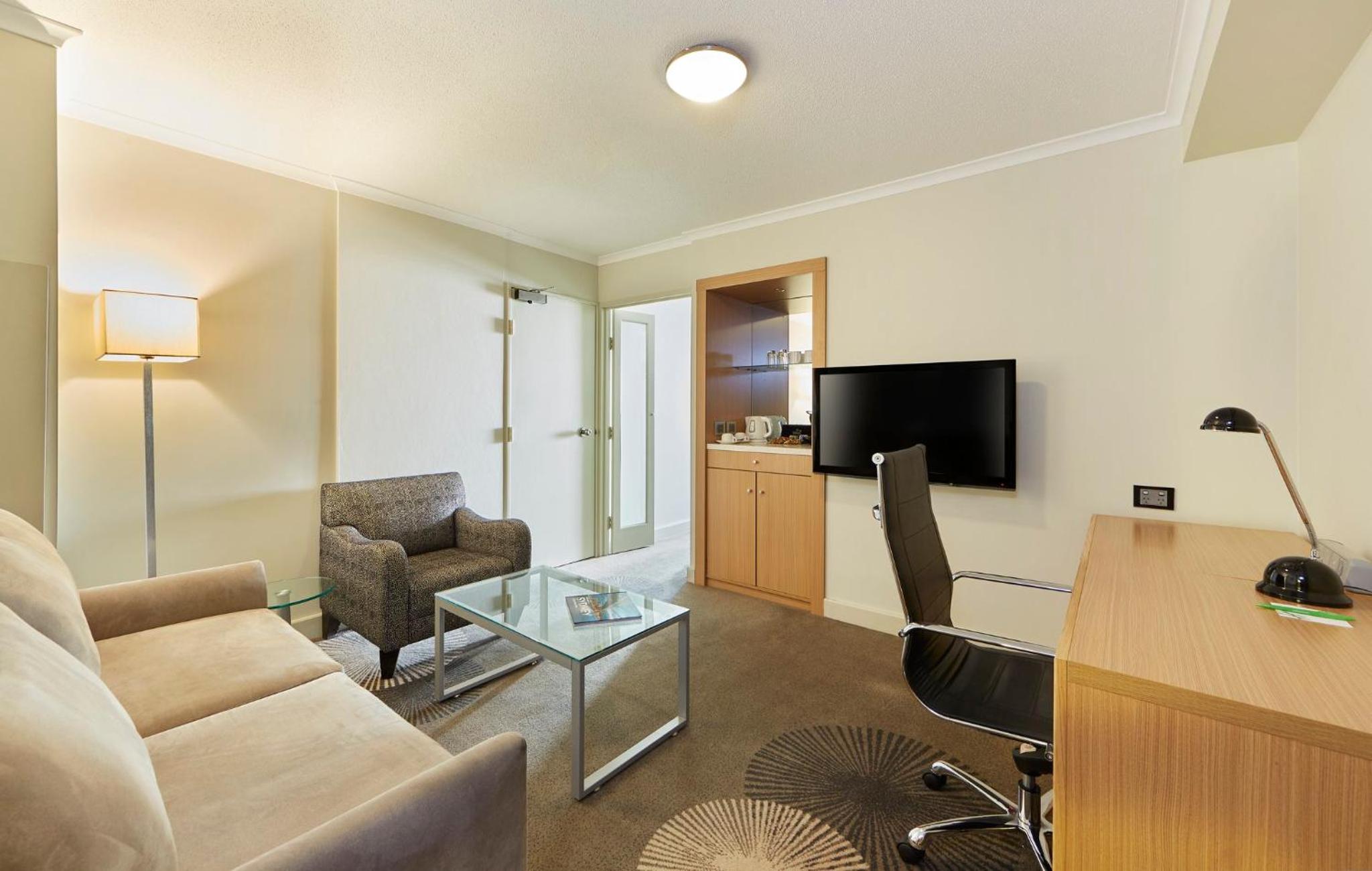 One-Bedroom King Suite thumbnail 6