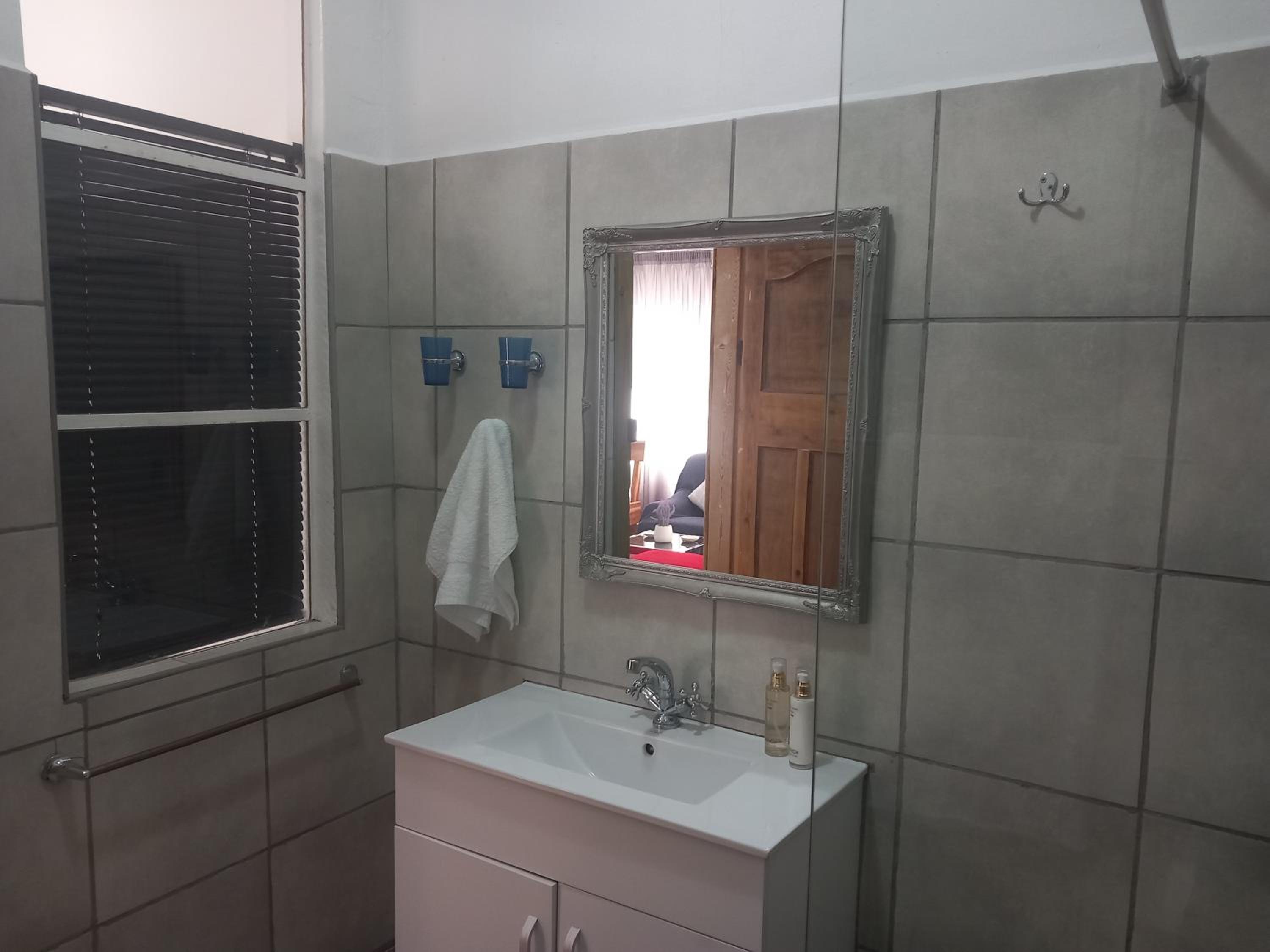 Family Room with Private Bathroom photo 3