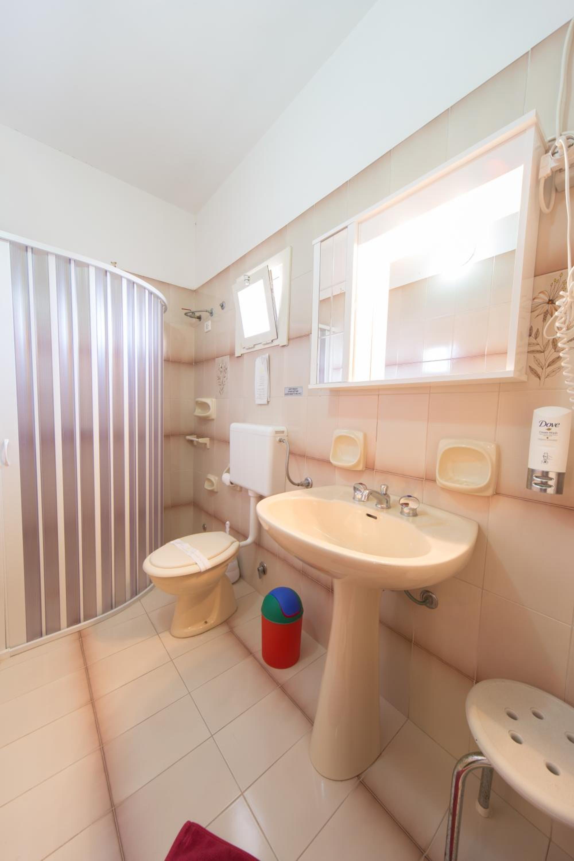 Quadruple Room - Photo 6