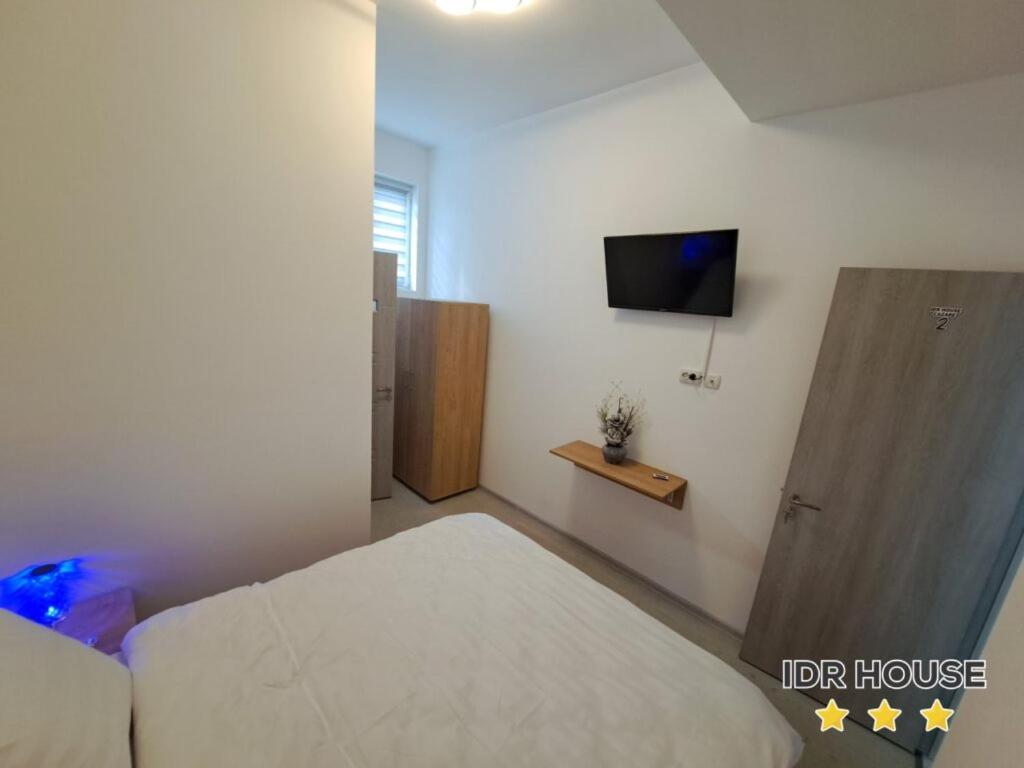 Double Room with Private Bathroom photo 3